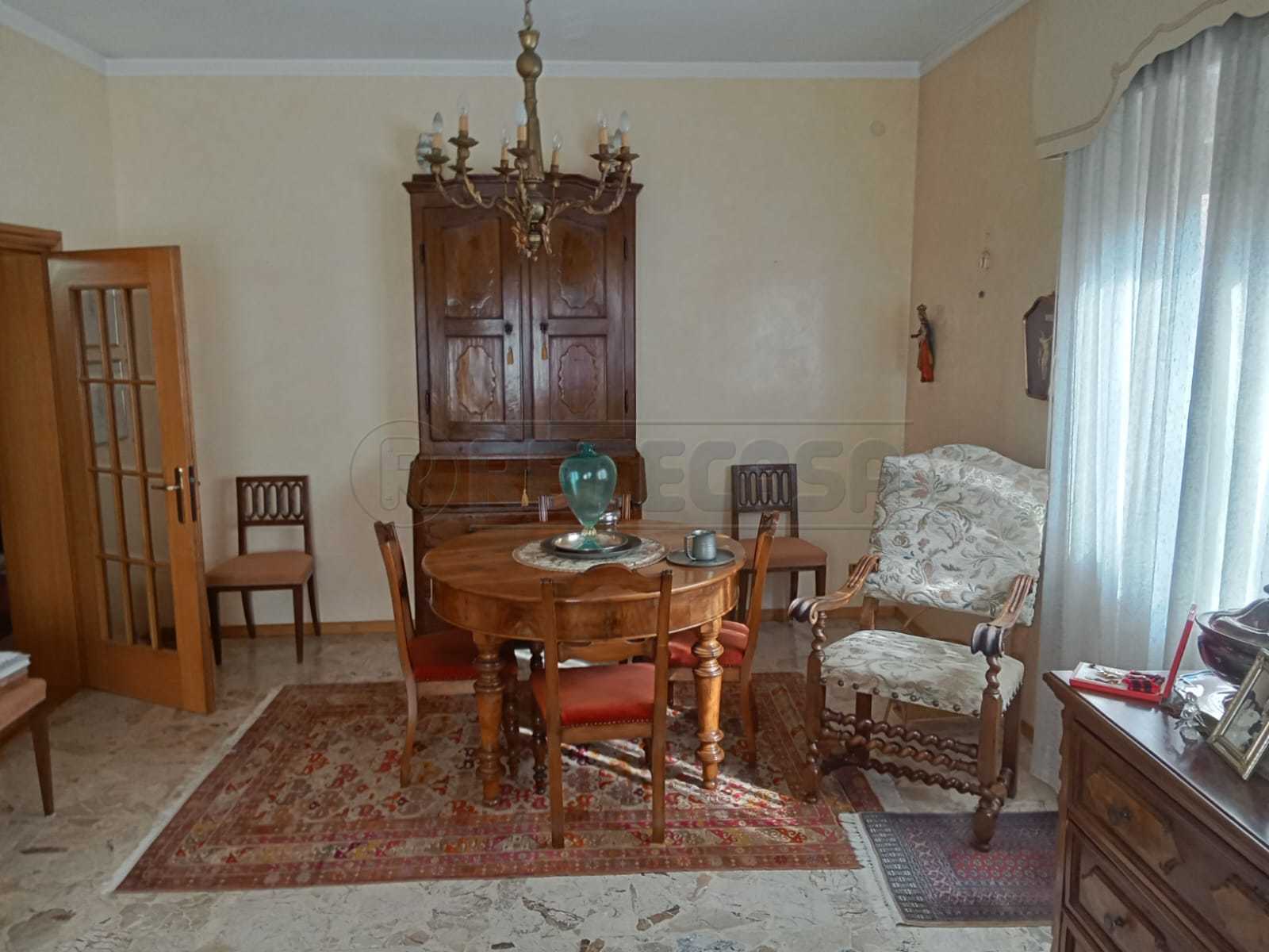 Immagine 19 di Villa in affitto  a Nembro