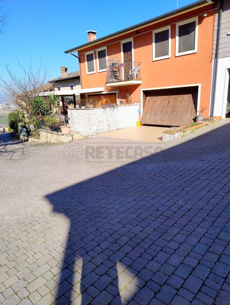 Immagine 23 di Casa bifamiliare in vendita  a Montecchio Maggiore