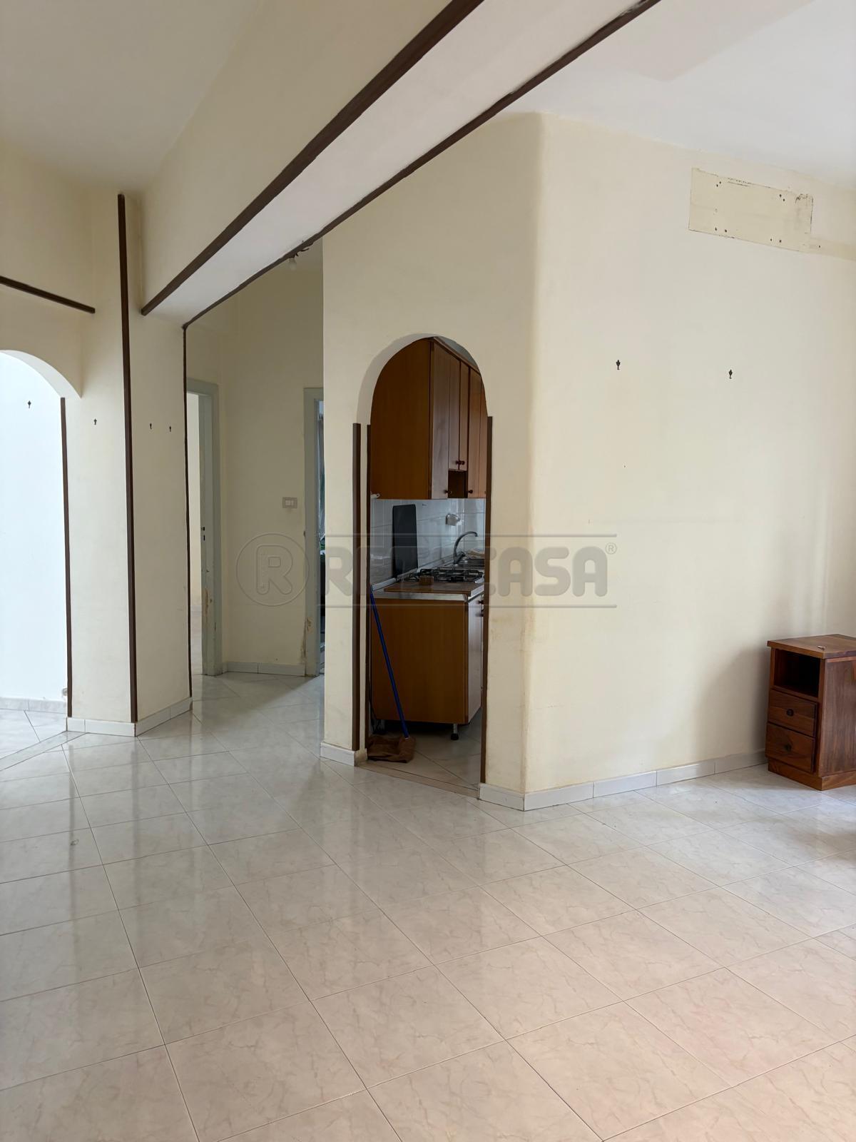 Immagine 5 di Trilocale in vendita  in Via Rocco Cocchia 8 a Salerno