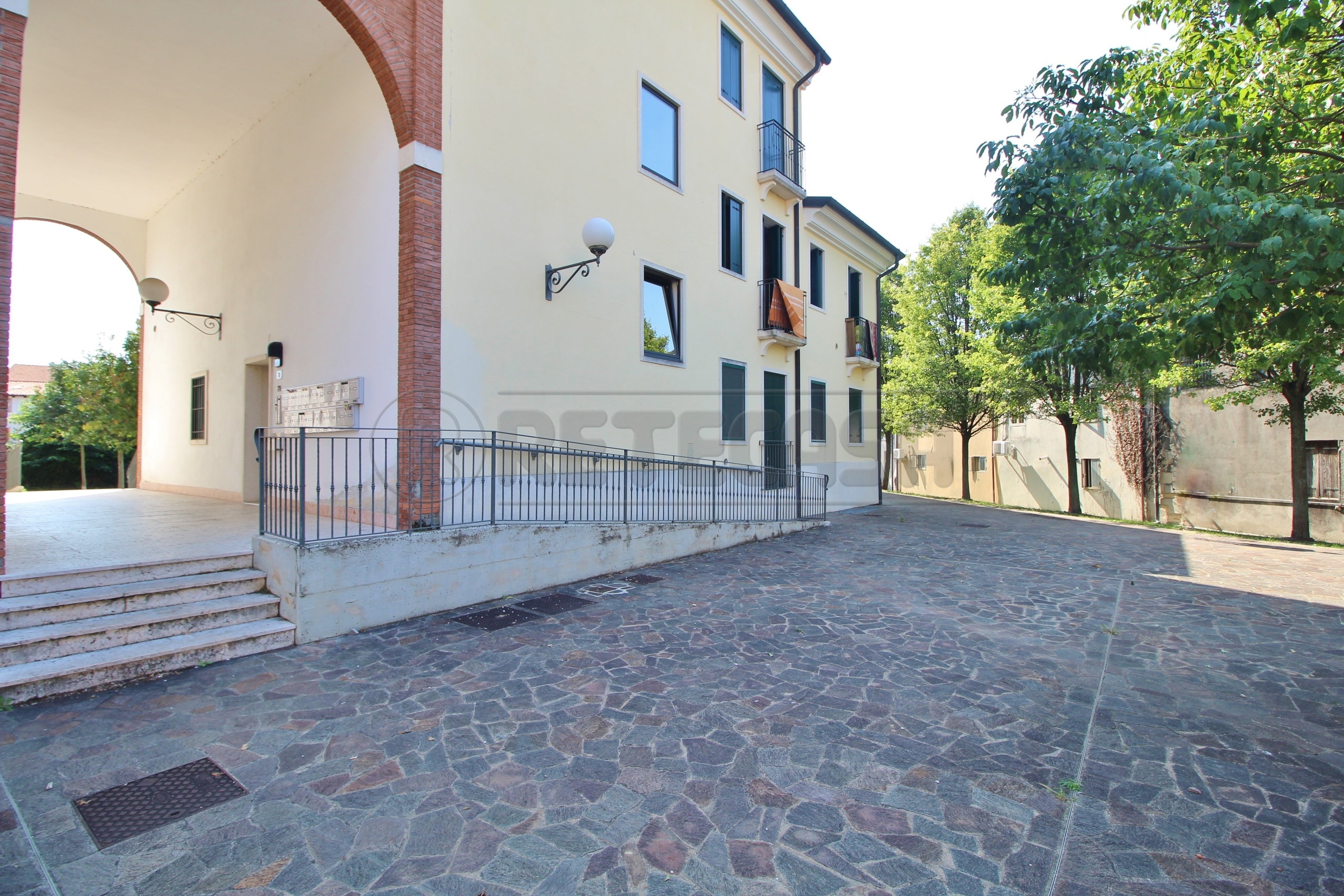 Immagine 21 di Ufficio in affitto  in VIA ALCIDE DE GASPERI 80 a Montecchio Maggiore