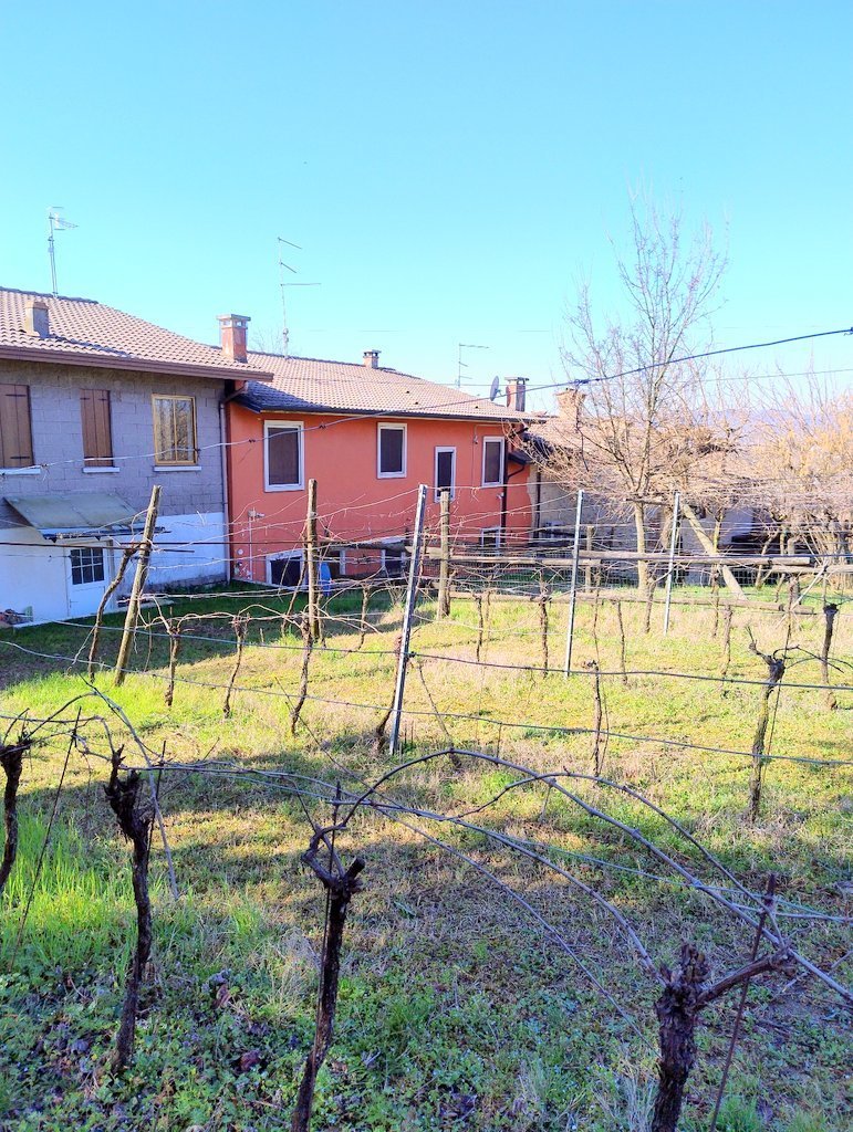 Immagine 26 di Casa bifamiliare in vendita  a Montecchio Maggiore