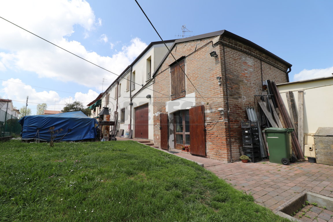 Immagine 3 di Villetta a schiera in vendita  a Bondeno