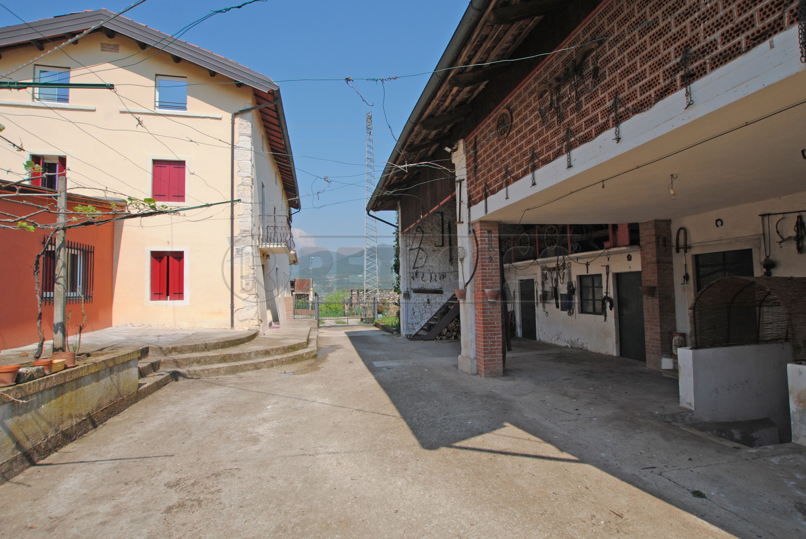 Immagine 3 di Villa in vendita  in Piazza Roma 36 a Brogliano