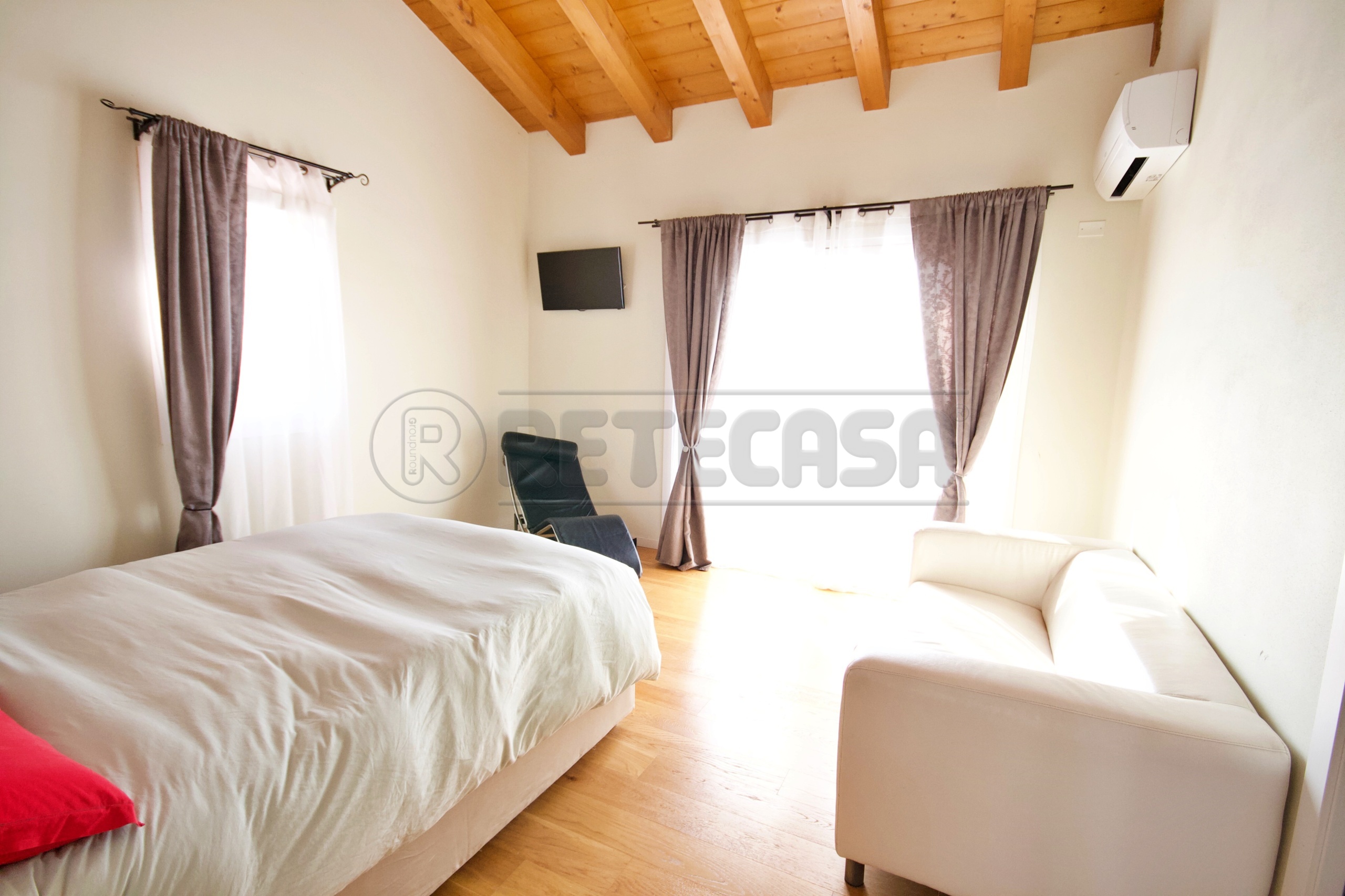 Immagine 11 di Casa indipendente in vendita  a Arzignano