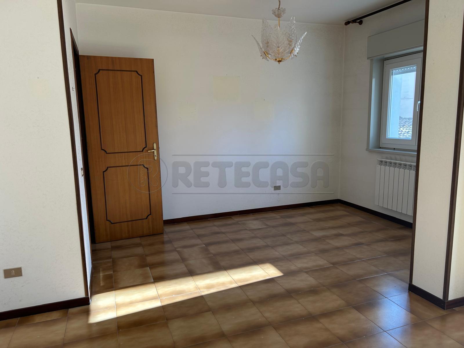 Immagine 14 di Quadrilocale in vendita  in via Tricomi 11 a Caltanissetta