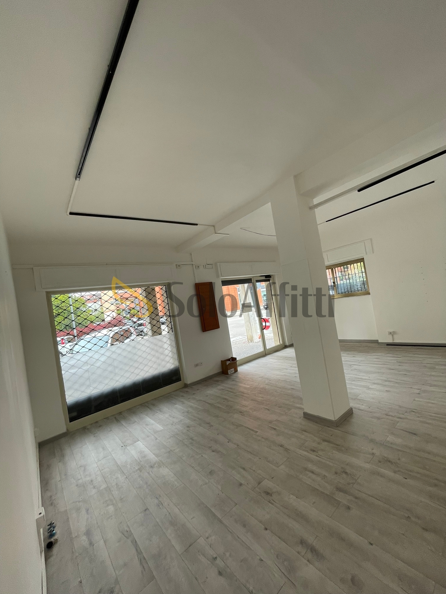 Immagine 8 di Locale commerciale in affitto  in Via Adige a Frosinone