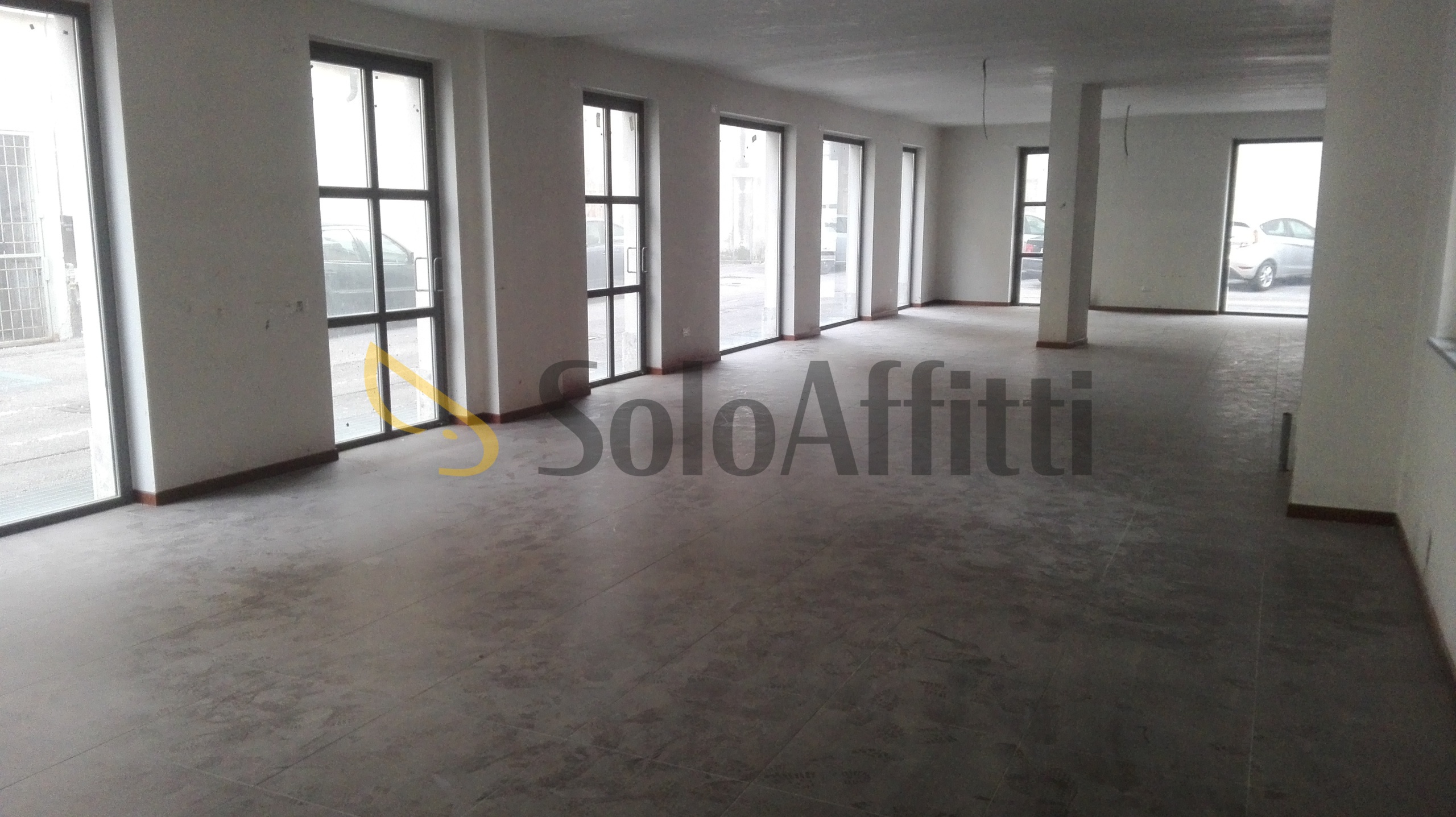 Immagine 12 di Locale commerciale in affitto  in Giuditta Pasta 16 a Saronno