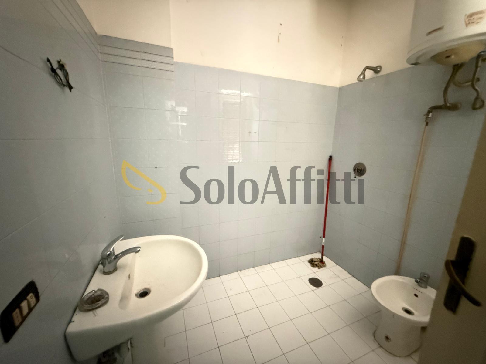 Immagine 7 di Locale commerciale in affitto  in Via John Fitzgerald Kennedy 26 a Caserta