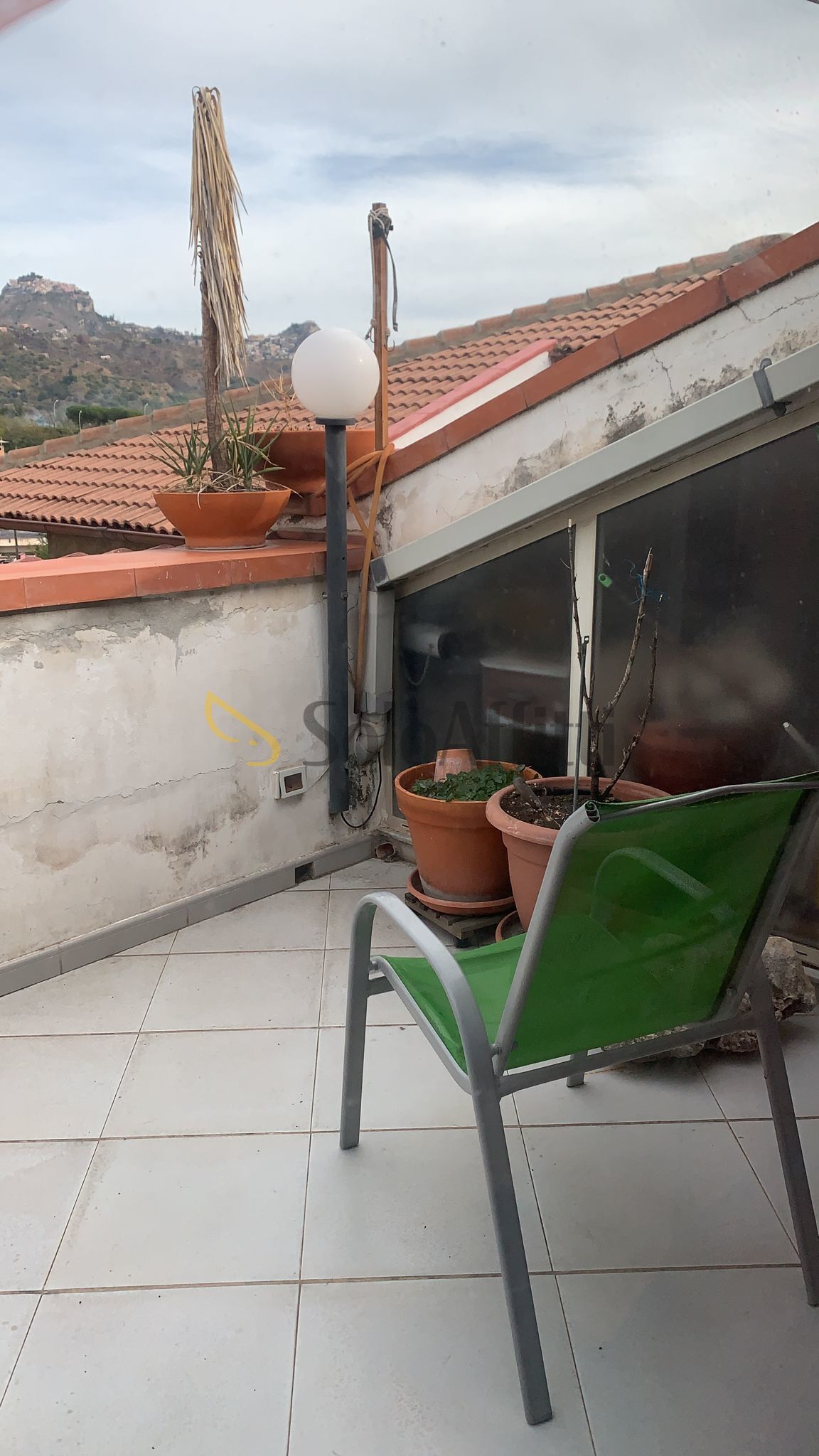 Immagine 13 di Mansarda in affitto  a Taormina