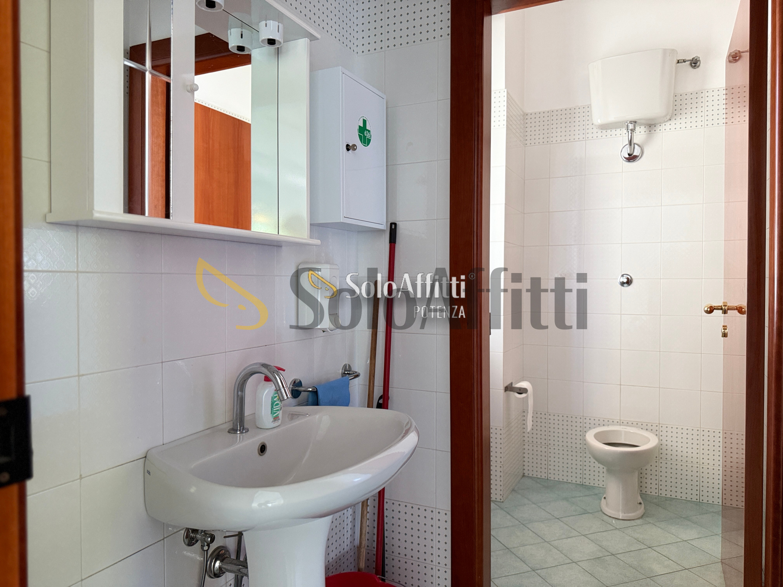 Immagine 15 di Locale commerciale in affitto  in Via Parigi 44, 46 a Potenza