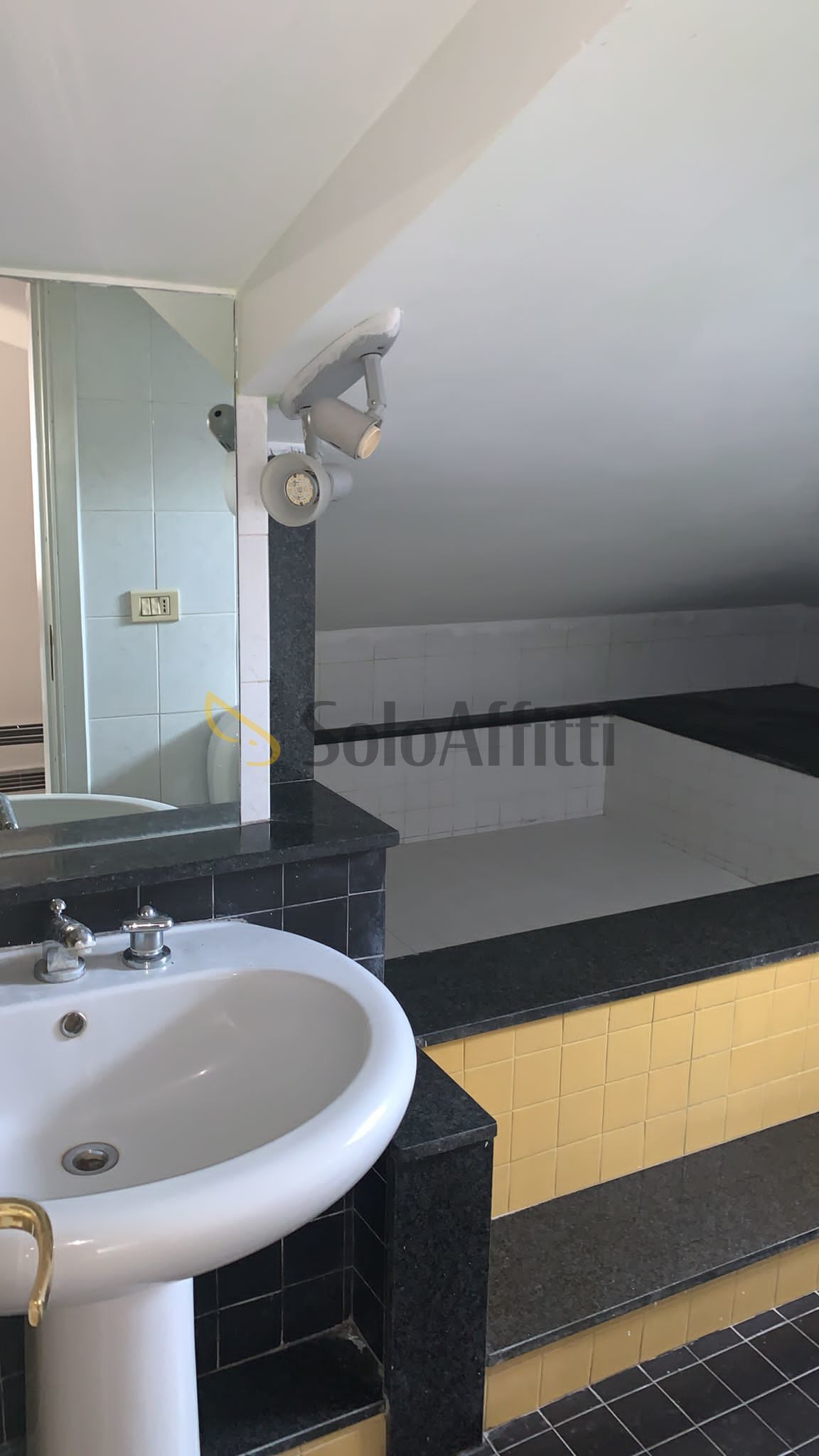 Immagine 5 di Mansarda in affitto  a Taormina