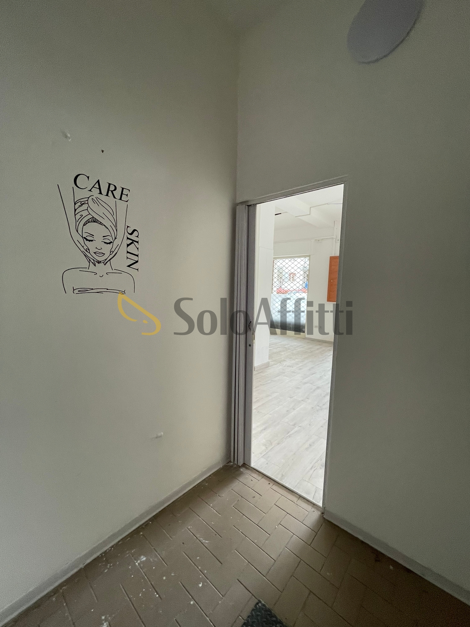 Immagine 3 di Locale commerciale in affitto  in Via Adige a Frosinone