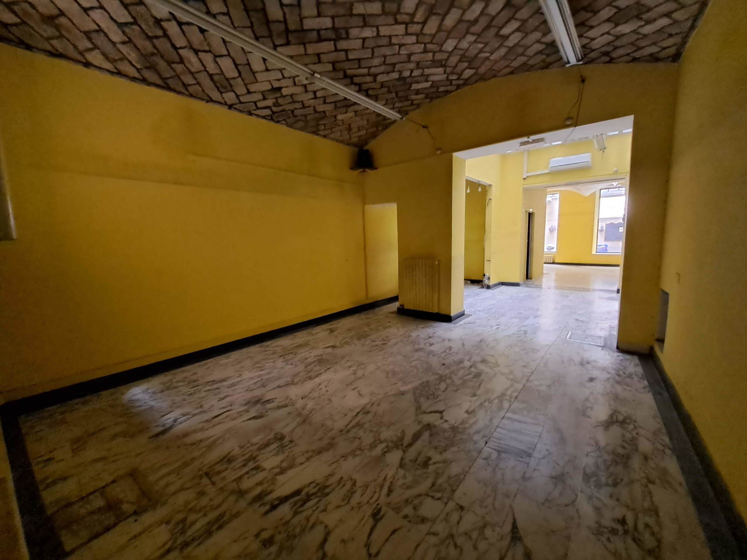 Immagine 10 di Locale commerciale in vendita  in Via Carlo Goldoni 5 a Parma