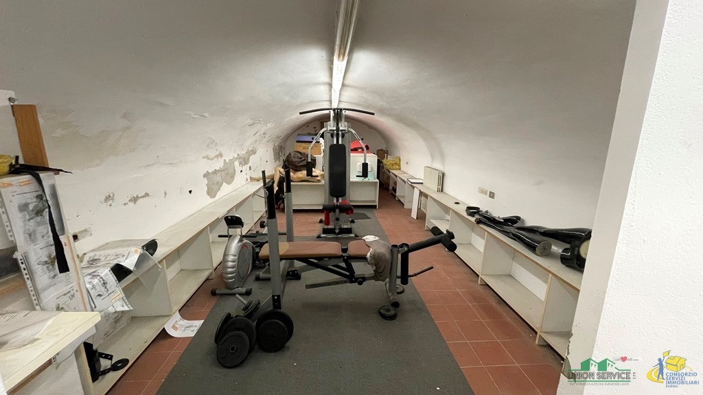 Immagine 11 di Locale commerciale in vendita  in Strada Garibaldi a Parma