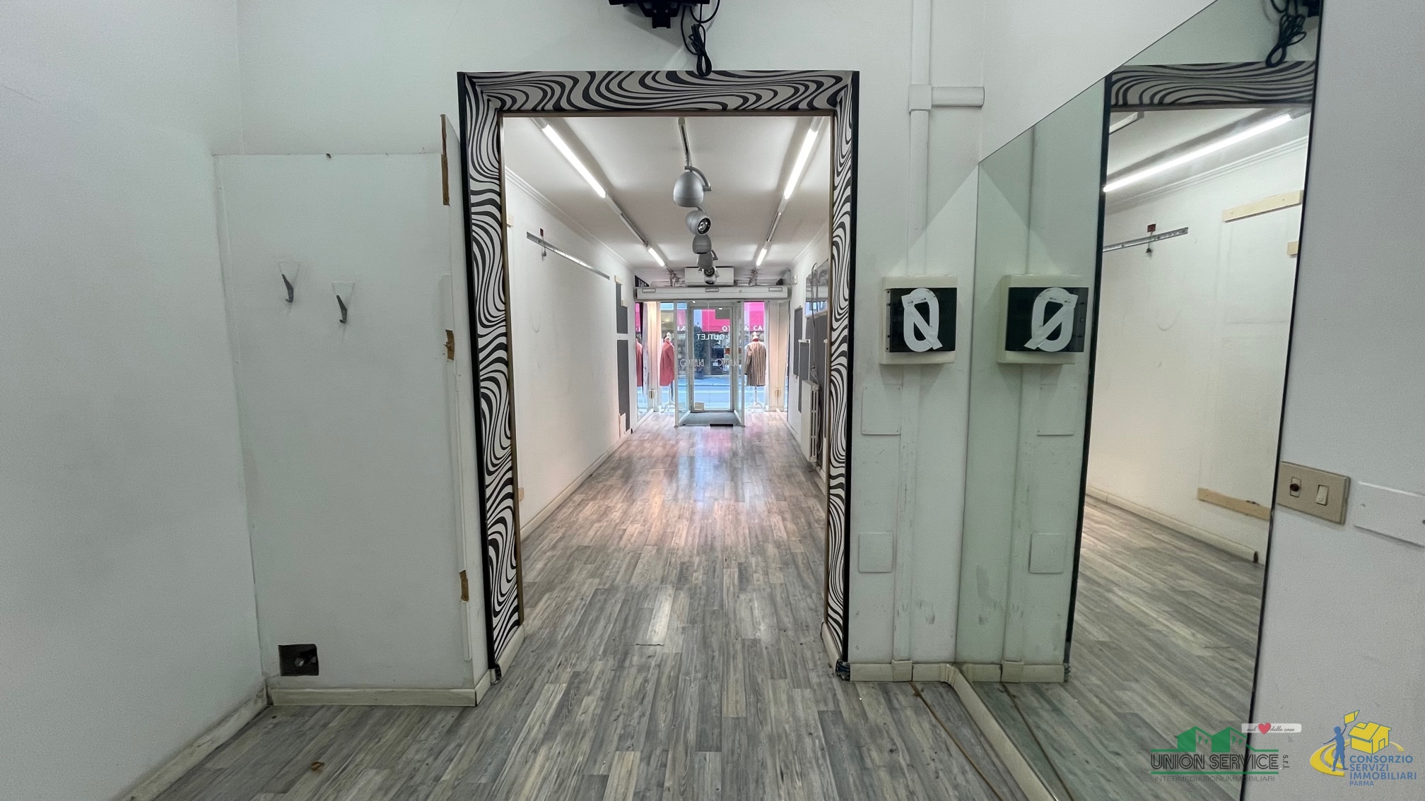 Immagine 2 di Locale commerciale in vendita  in Strada Garibaldi a Parma