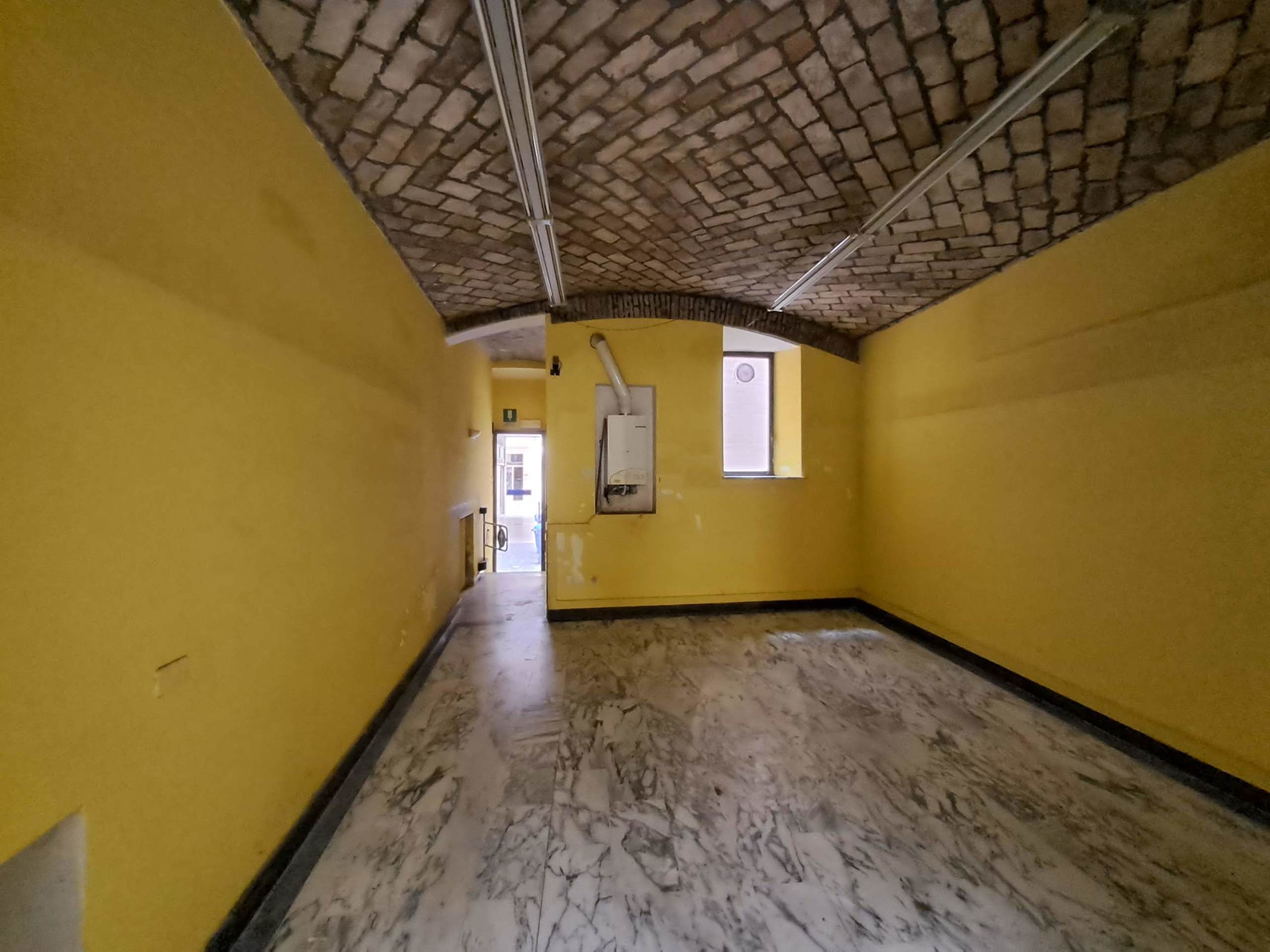 Immagine 11 di Locale commerciale in vendita  in Via Carlo Goldoni 5 a Parma