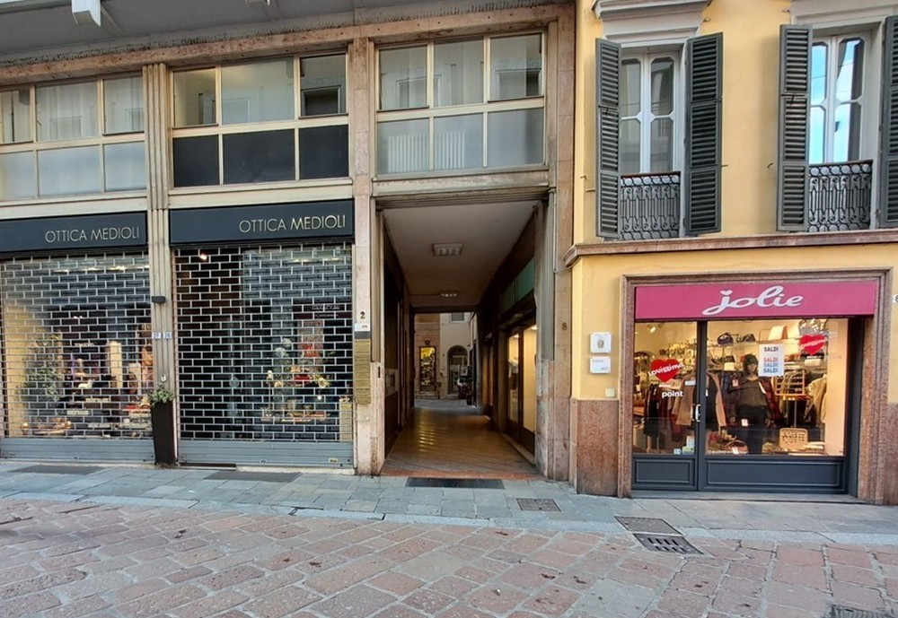Immagine 22 di Locale commerciale in vendita  in Via Carlo Goldoni 5 a Parma