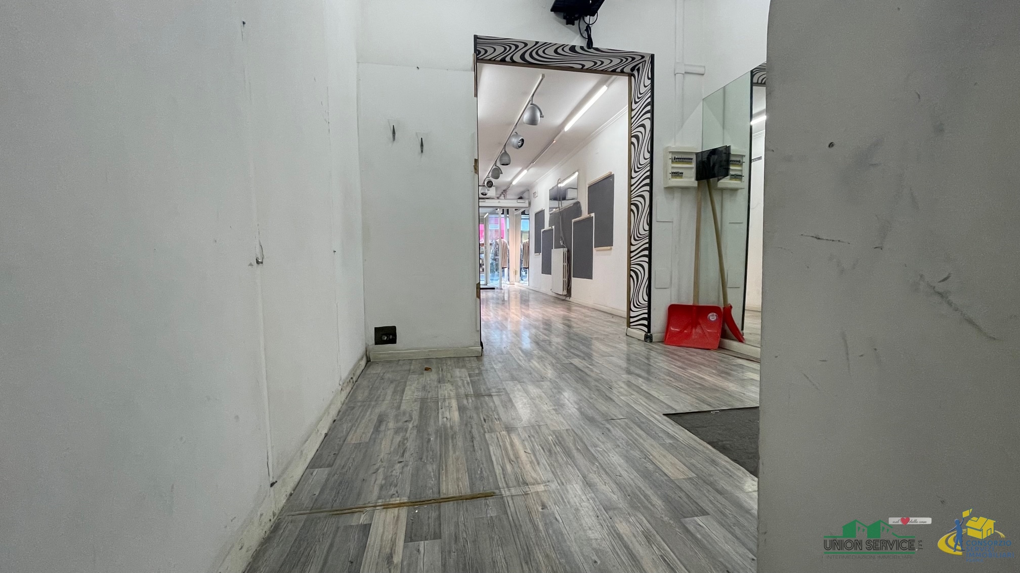 Immagine 3 di Locale commerciale in vendita  in Strada Garibaldi a Parma