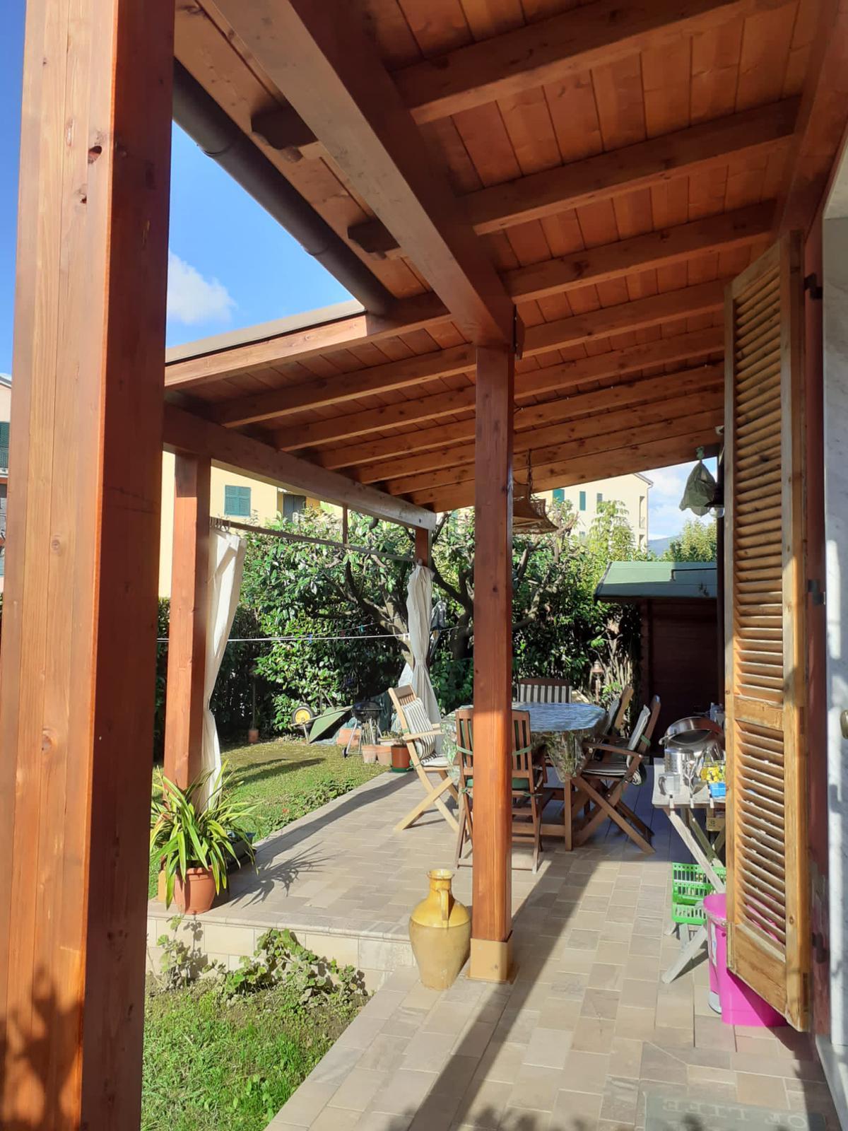 Immagine 4 di Porzione di casa in affitto  a Ameglia