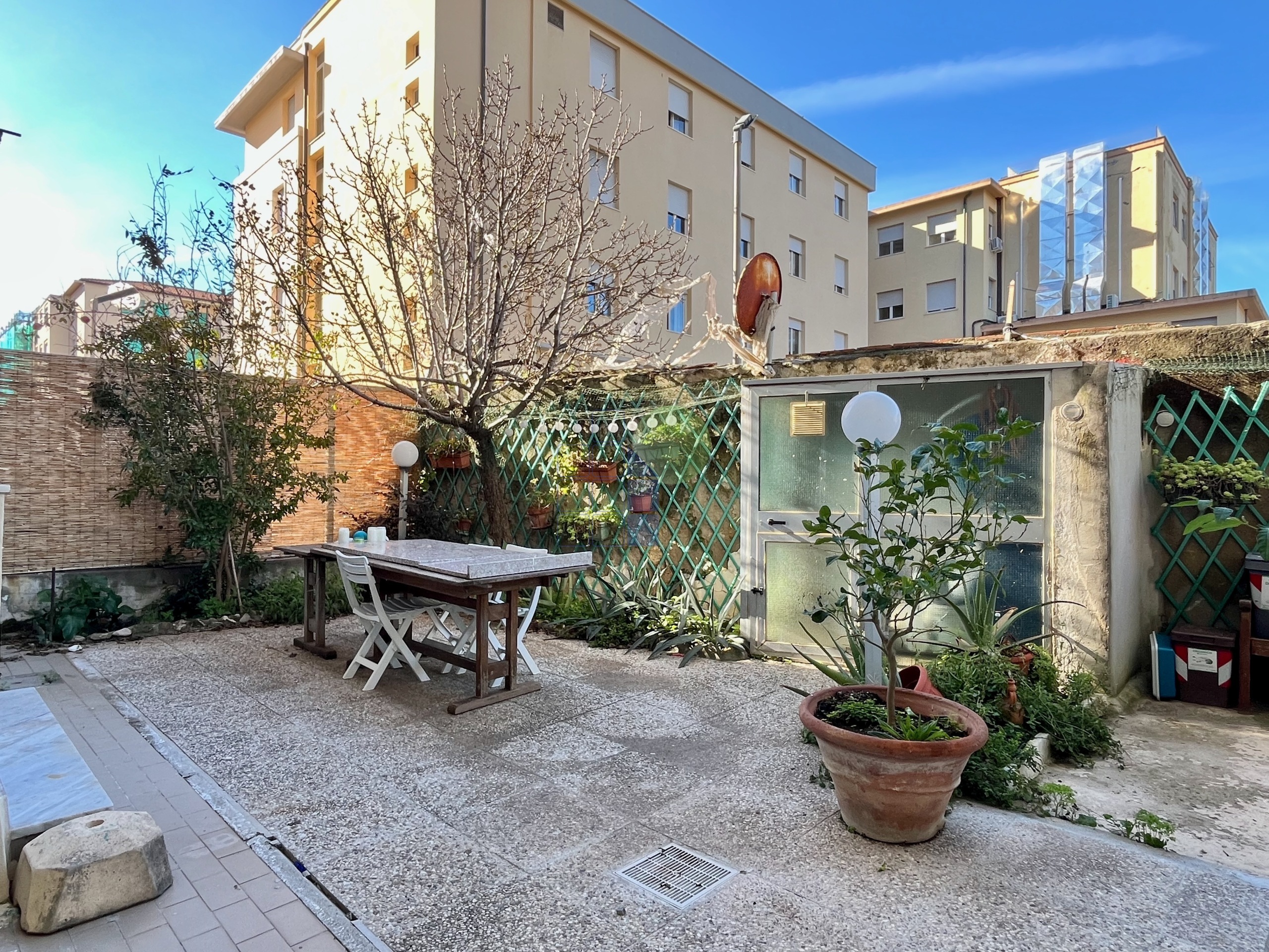 Immagine 22 di Trilocale in vendita  in Via Montebello 55 a Livorno