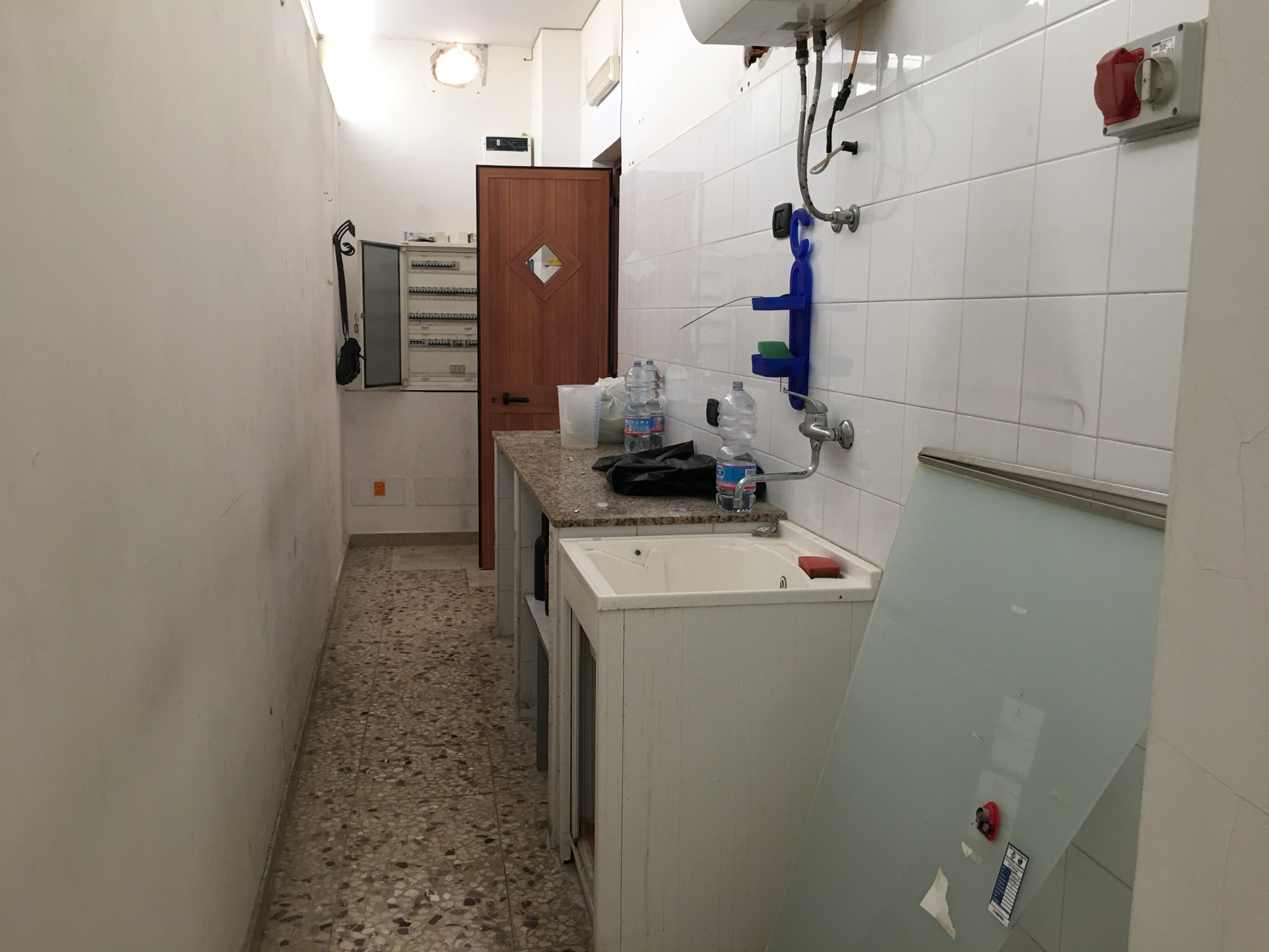 Immagine 8 di Locale commerciale in vendita  a Siracusa