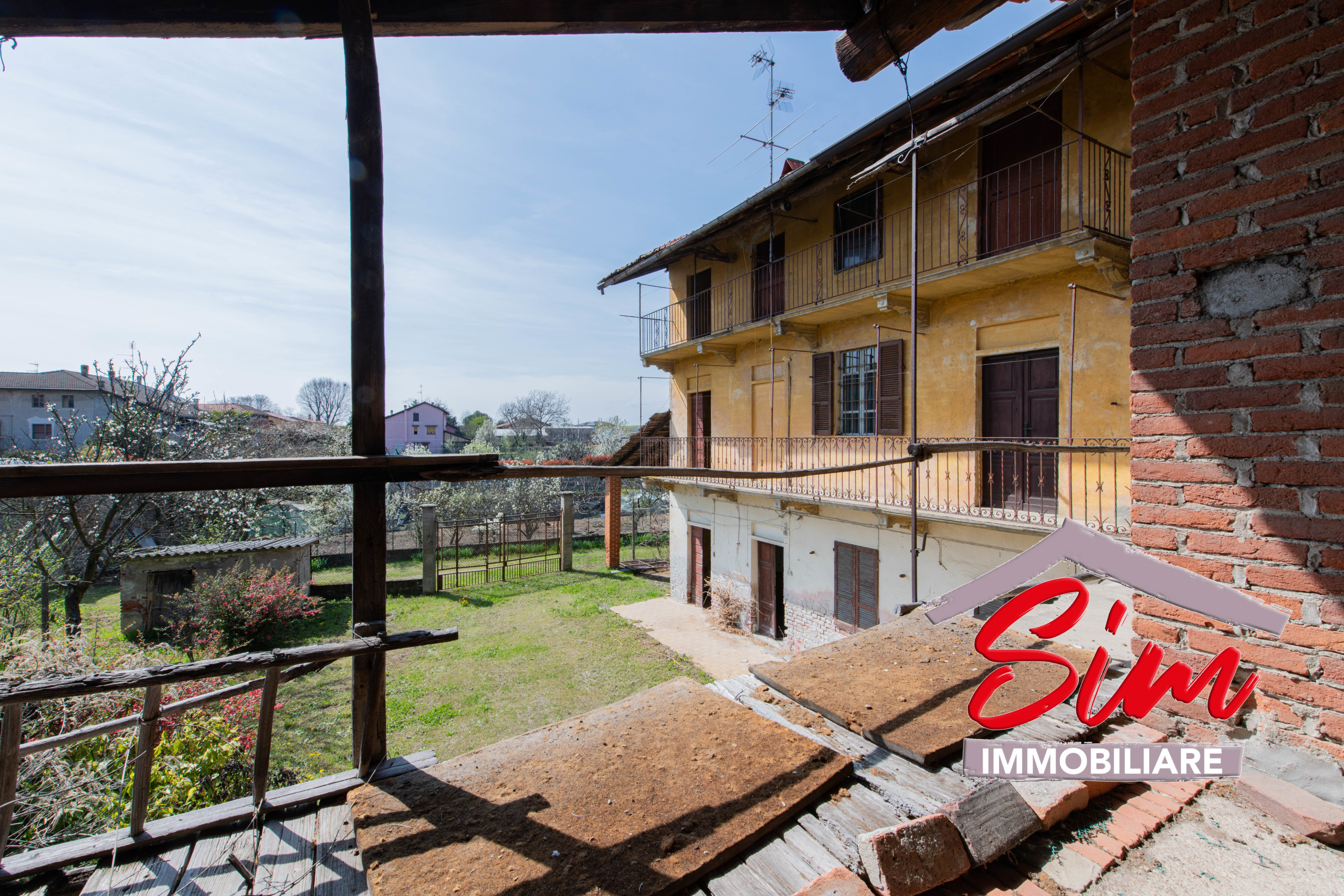 Immagine 14 di Rustico / casale in vendita  in Via Roma sn a Fara Novarese