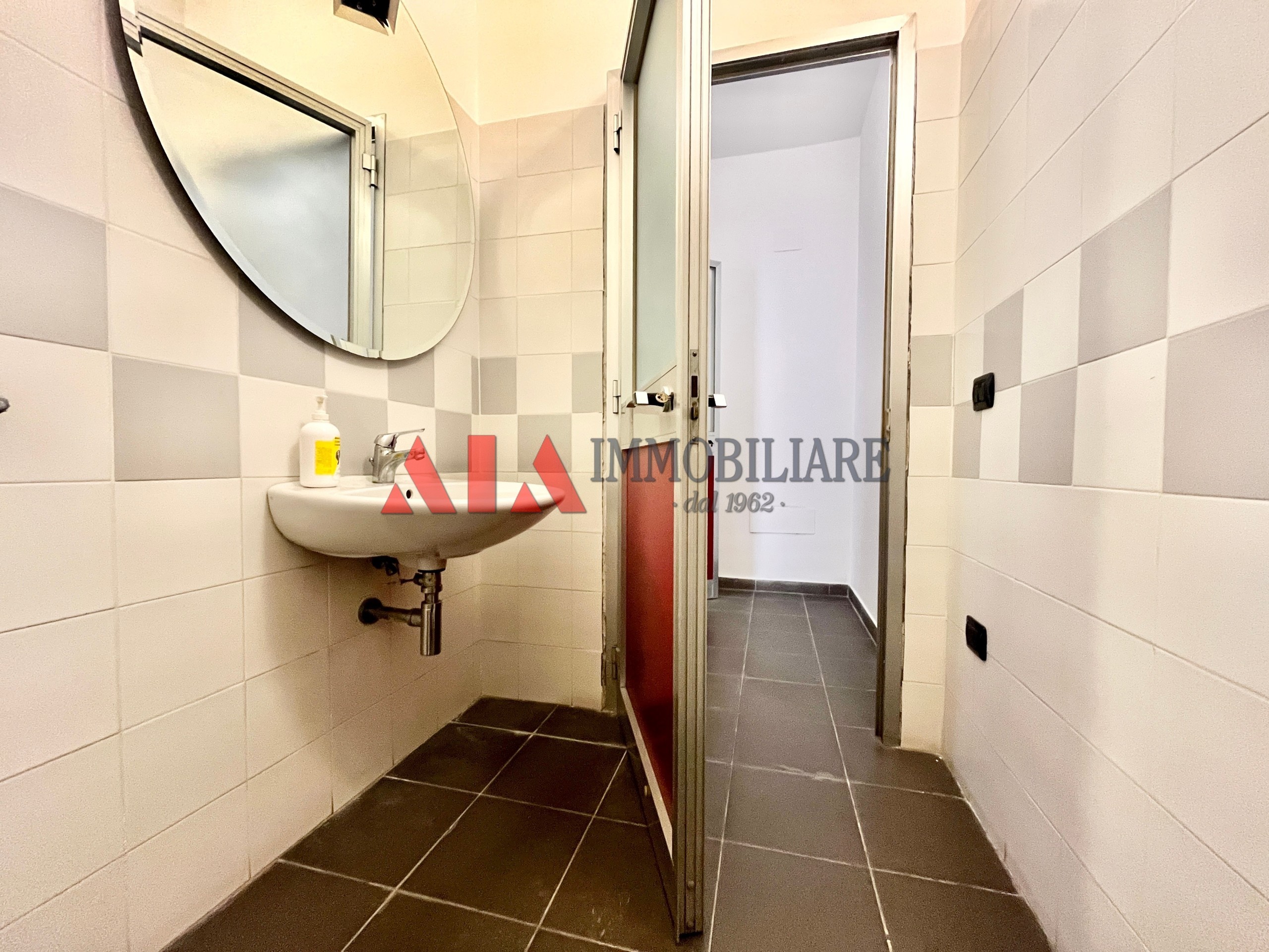 Immagine 5 di Ufficio in affitto  in Via D'acquisto Salvo a Pontedera