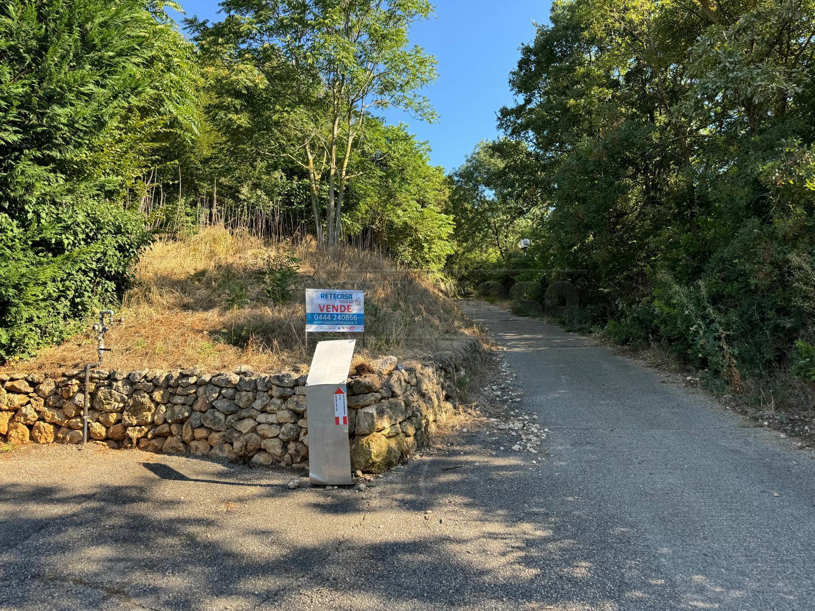Immagine 4 di Terreno edificabile in vendita  in Via Giuseppe Garibladi a Barbarano Mossano