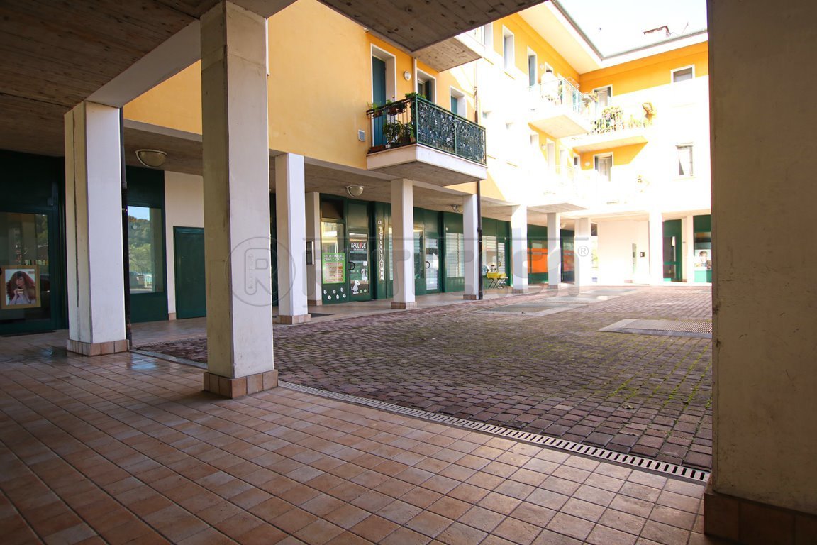 Immagine 24 di Locale commerciale in vendita  in Via Monte Lungo a Arcugnano