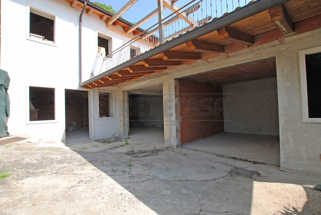 Immagine 11 di Casa indipendente in vendita  in Via C. Battisti 9 a Trissino