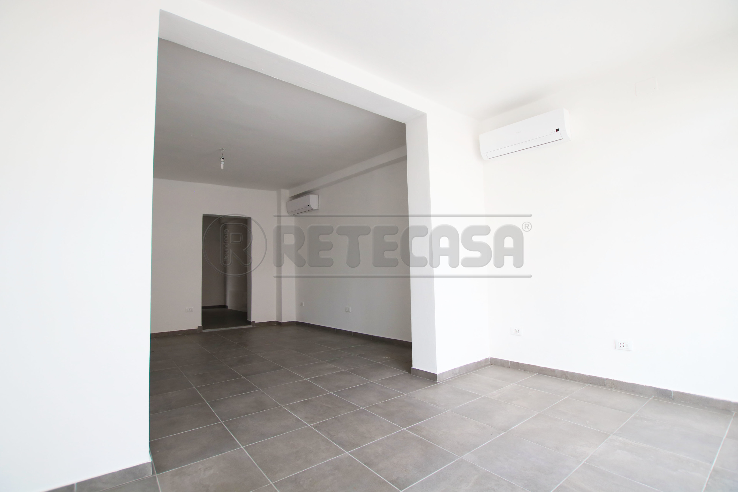 Immagine 6 di Locale commerciale in affitto  in viale riviera berica 451 a Vicenza