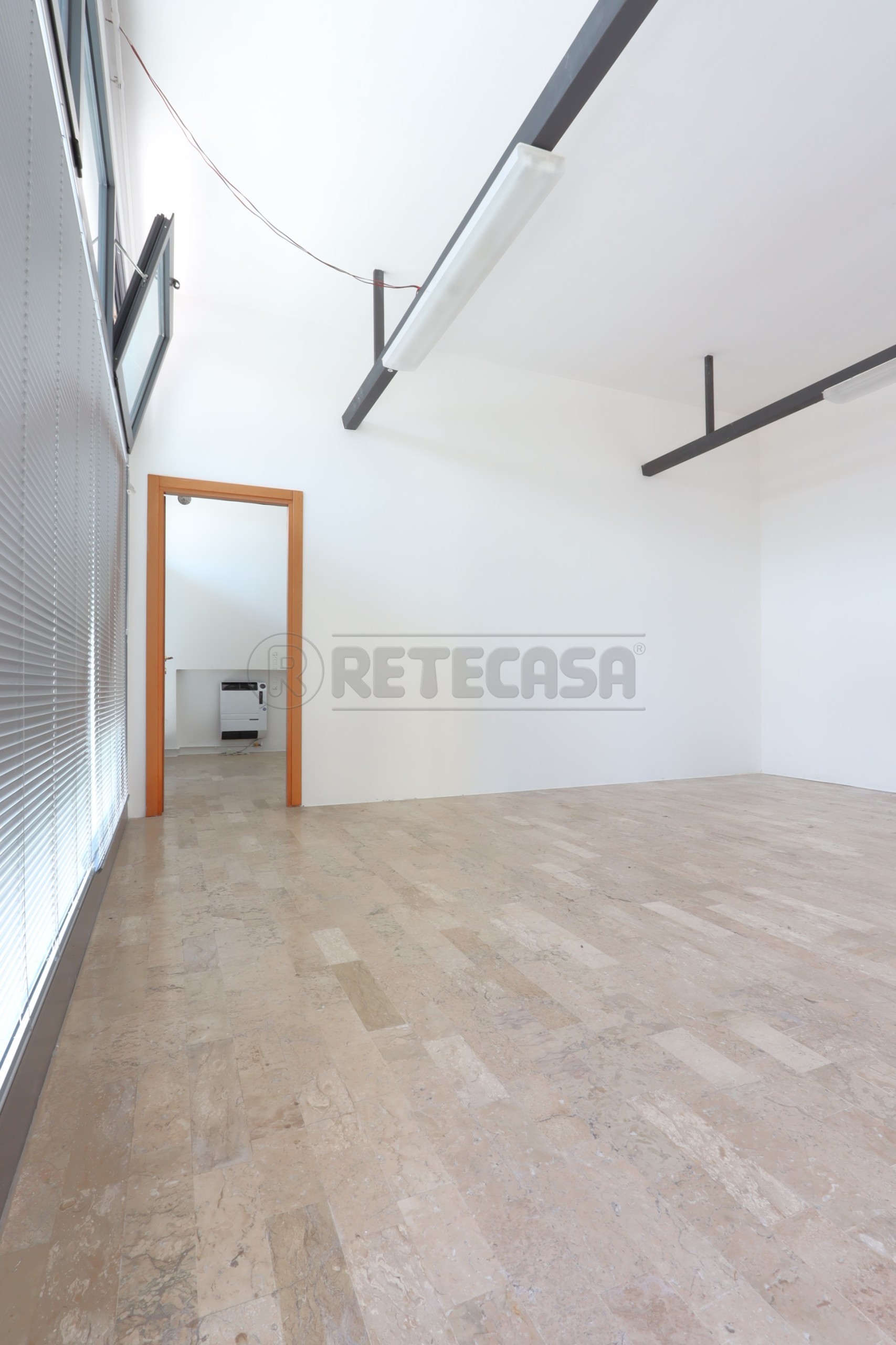 Immagine 3 di Locale commerciale in affitto  in Via San Gaetano a Longare