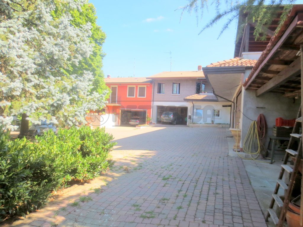 Immagine 4 di Casa bifamiliare in vendita  a Montecchio Maggiore