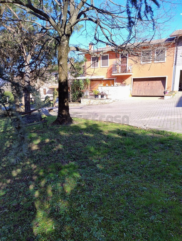 Immagine 25 di Casa bifamiliare in vendita  a Montecchio Maggiore