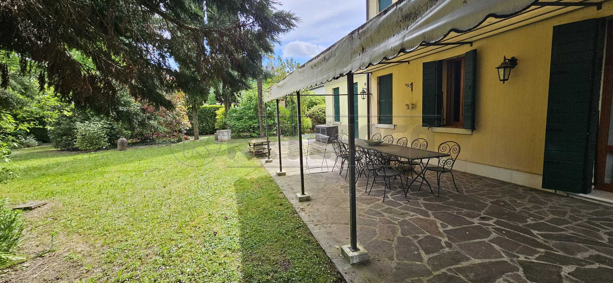 Immagine 65 di Villa in vendita  a Mirano