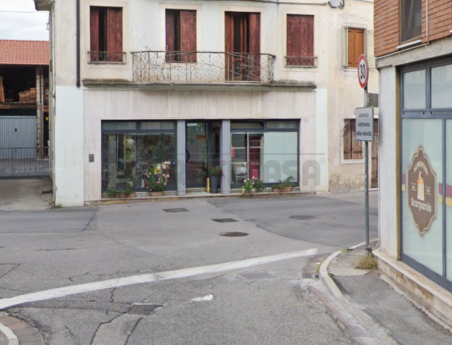 Immagine 4 di Locale commerciale in affitto  in Via Villa 1 a Castelgomberto