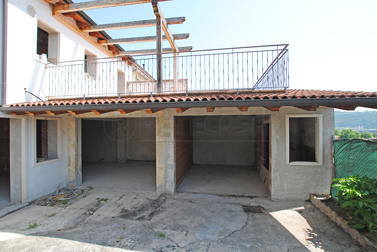 Immagine 10 di Casa indipendente in vendita  in Via C. Battisti 9 a Trissino