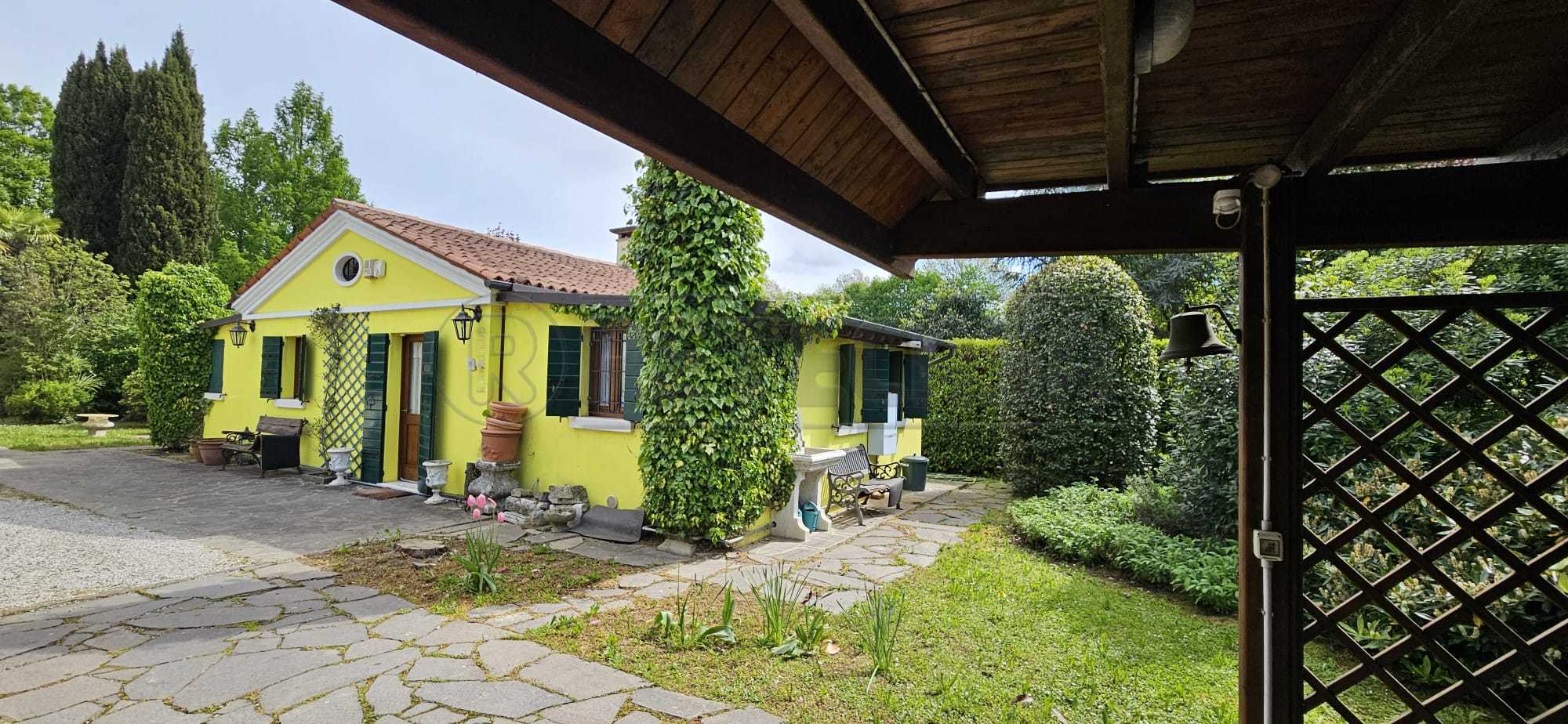 Immagine 70 di Villa in vendita  a Mirano