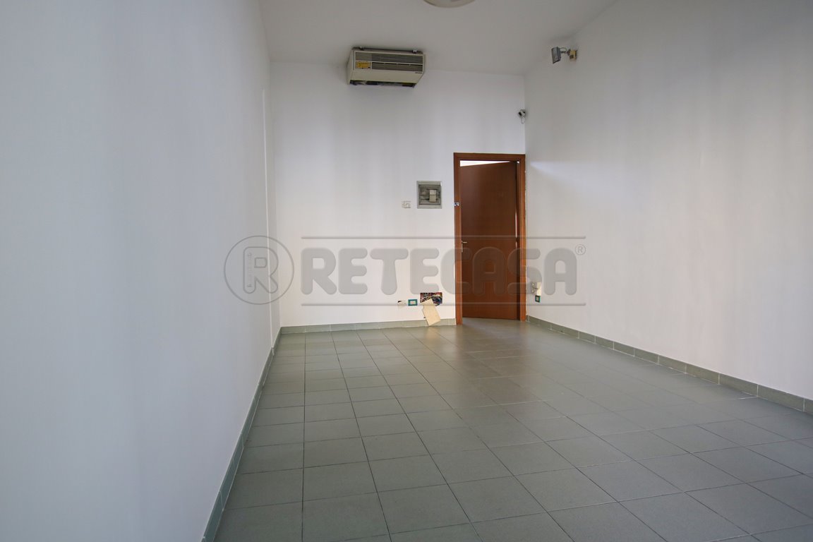 Immagine 13 di Locale commerciale in vendita  in Via Monte Lungo a Arcugnano