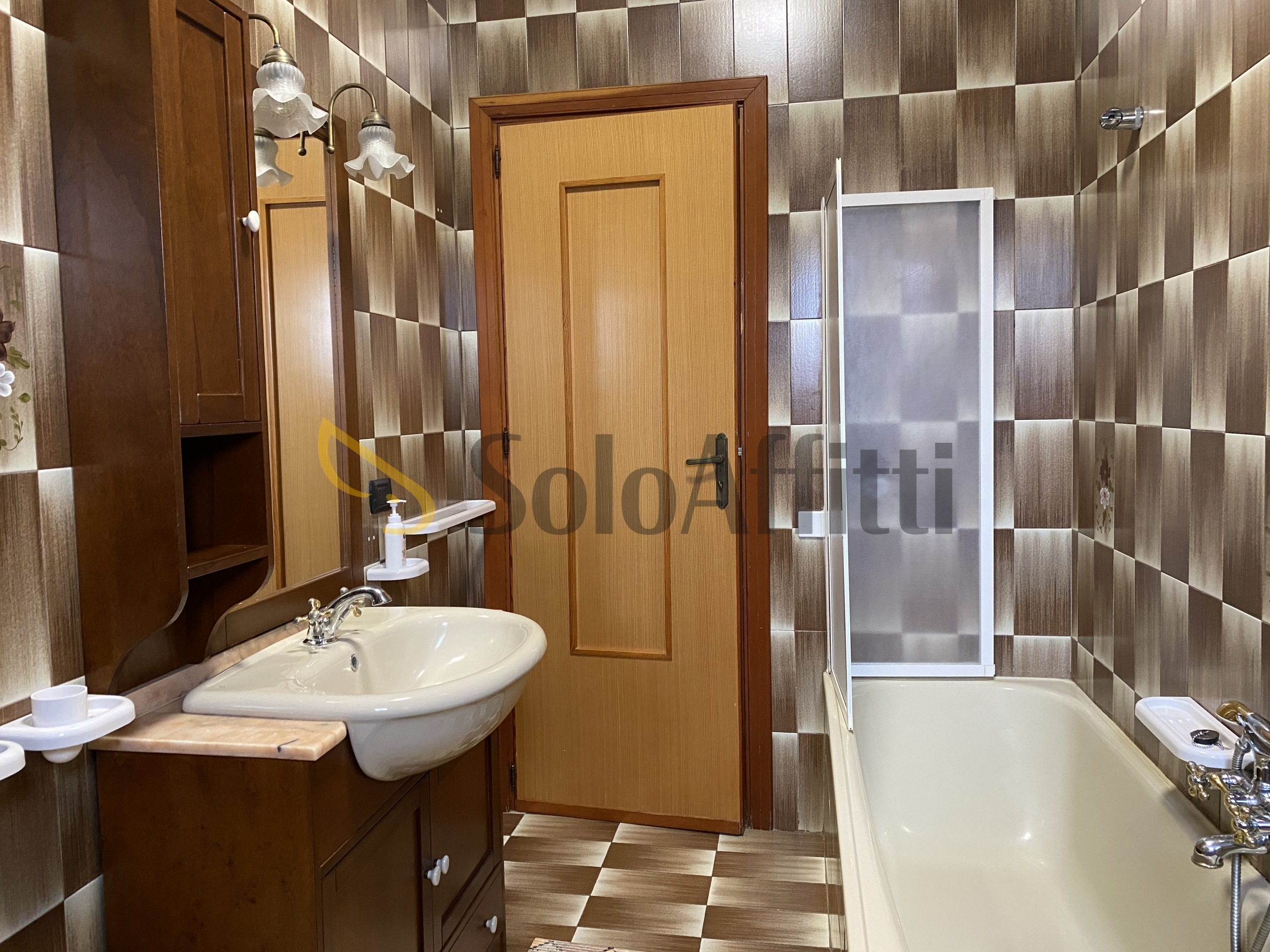 Immagine 14 di Stanza singola in affitto  a Catanzaro