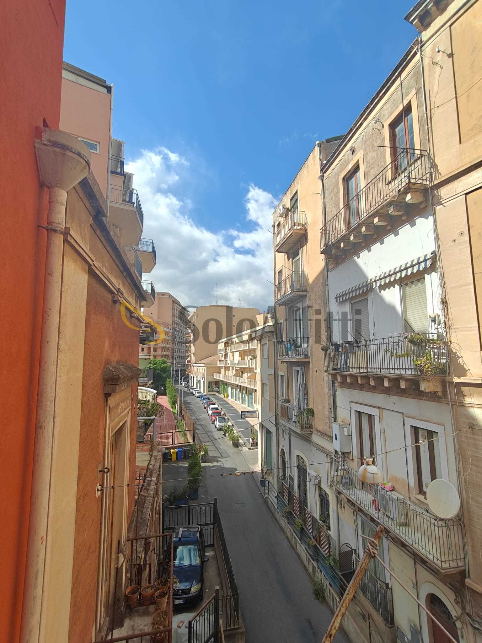 Immagine 13 di Stanza singola in affitto  a Catania