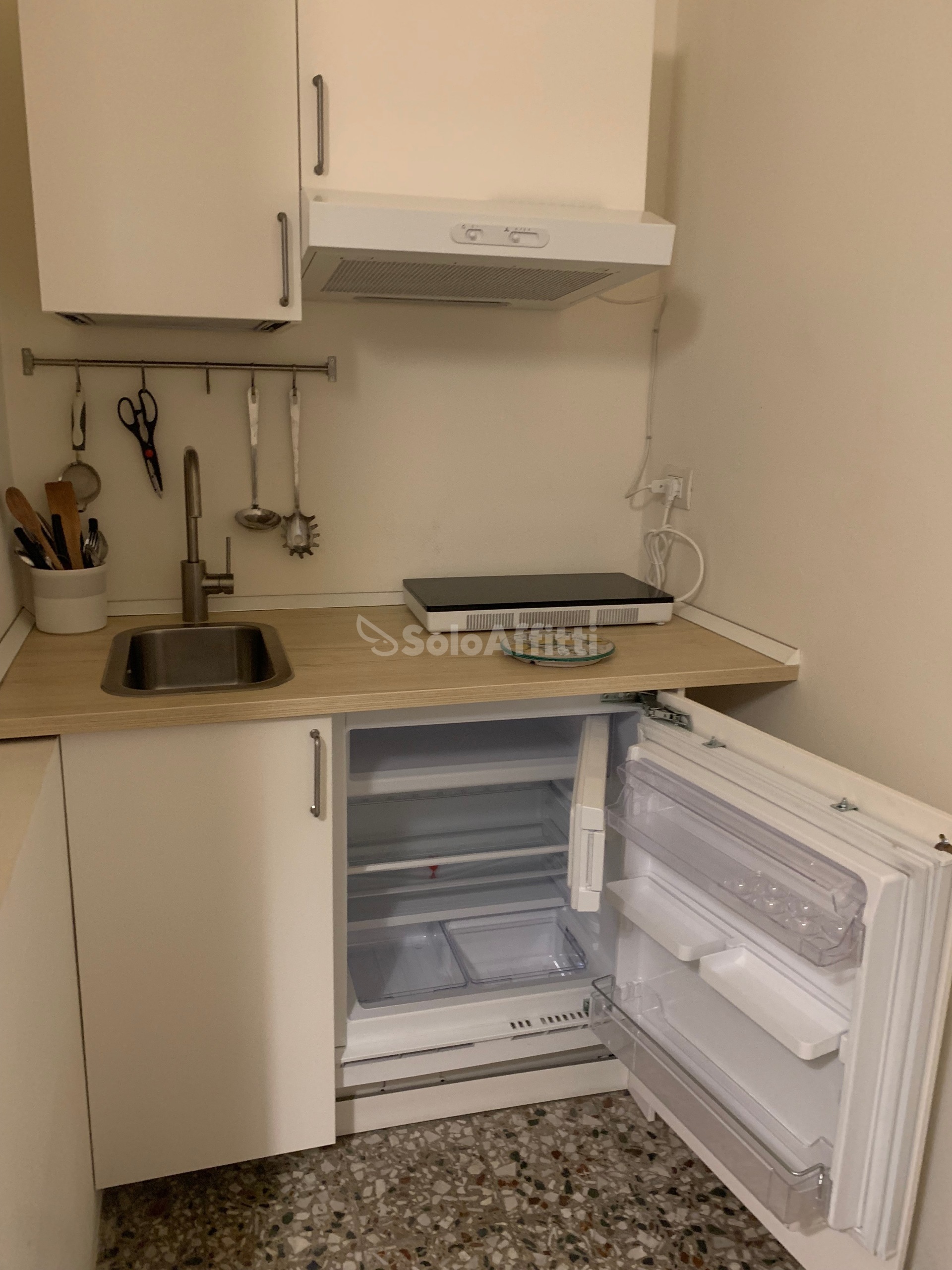 Immagine 13 di Bilocale in affitto  a Catania