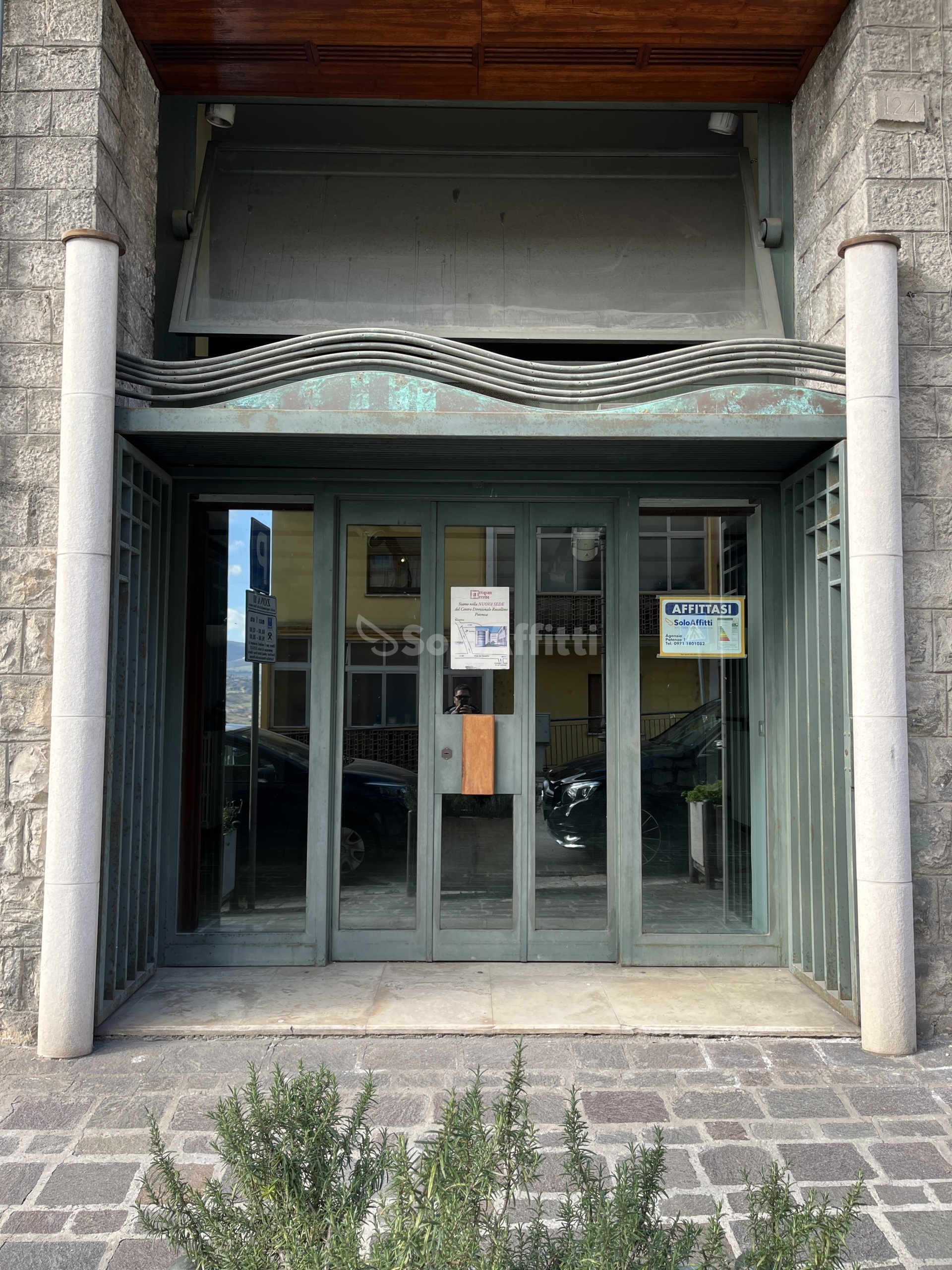 Immagine 25 di Locale commerciale in affitto  in Via Nicola Vaccaro a Potenza