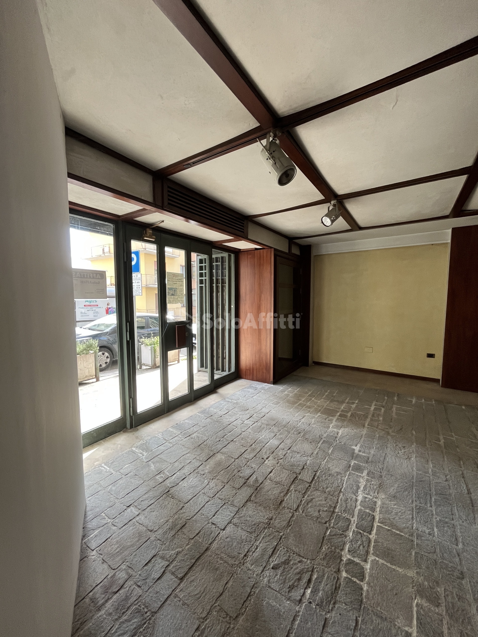 Immagine 5 di Locale commerciale in affitto  in Via Nicola Vaccaro a Potenza