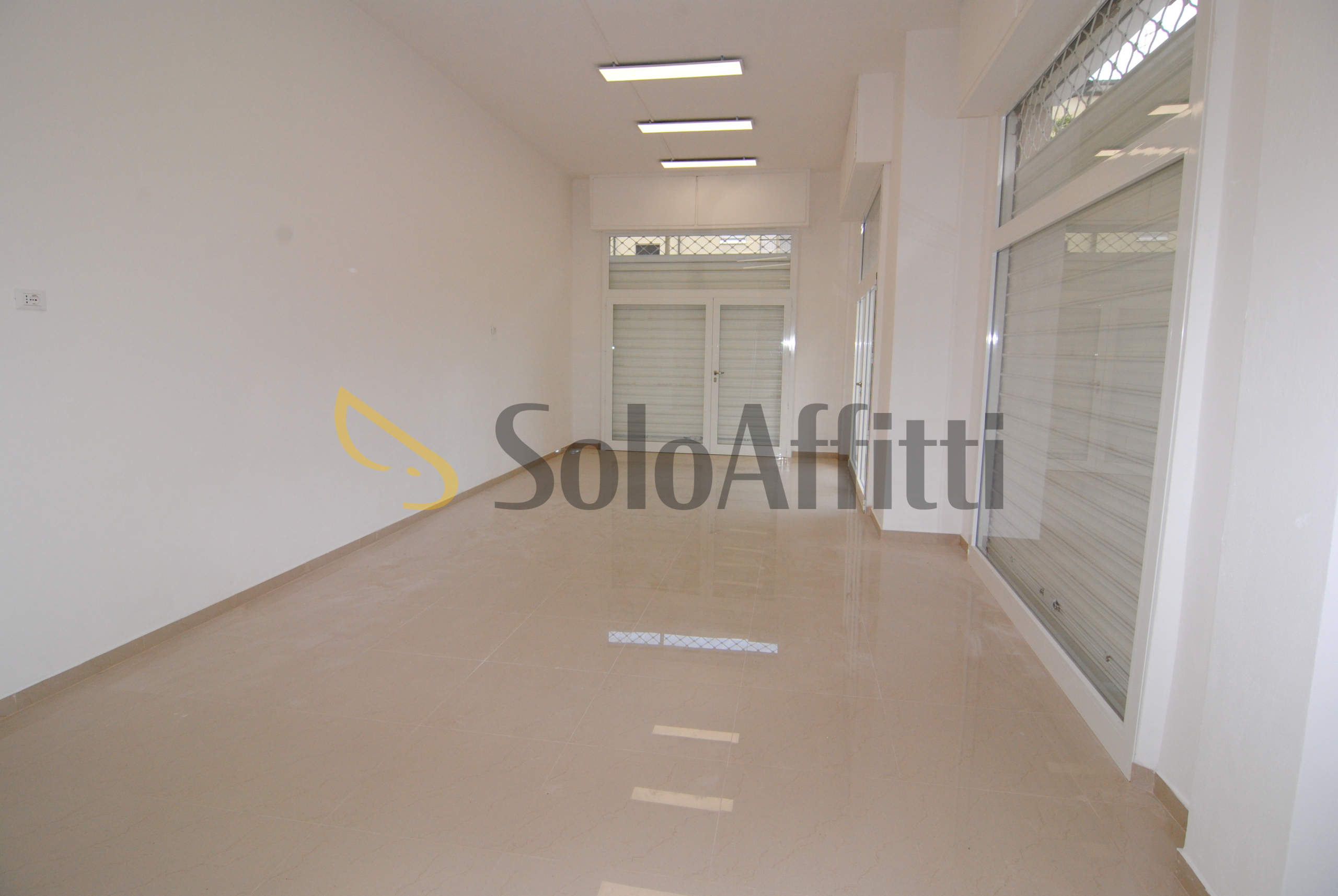 Immagine 5 di Locale commerciale in affitto  a Livorno