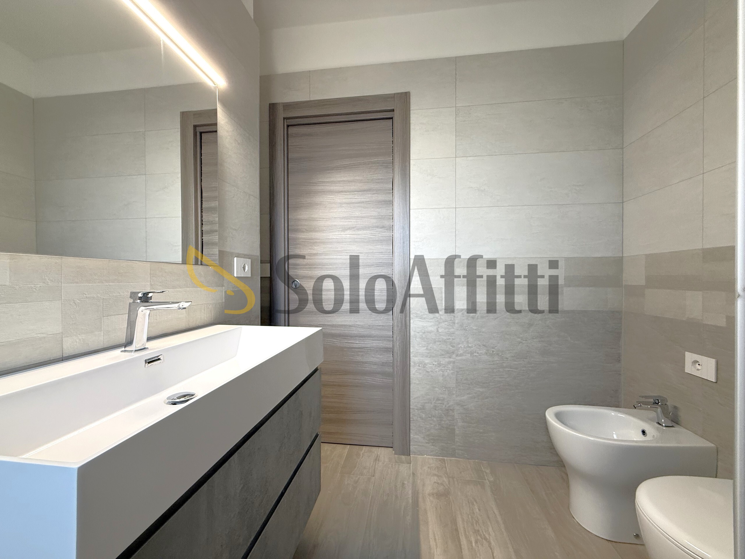 Immagine 14 di Trilocale in affitto  a Catanzaro