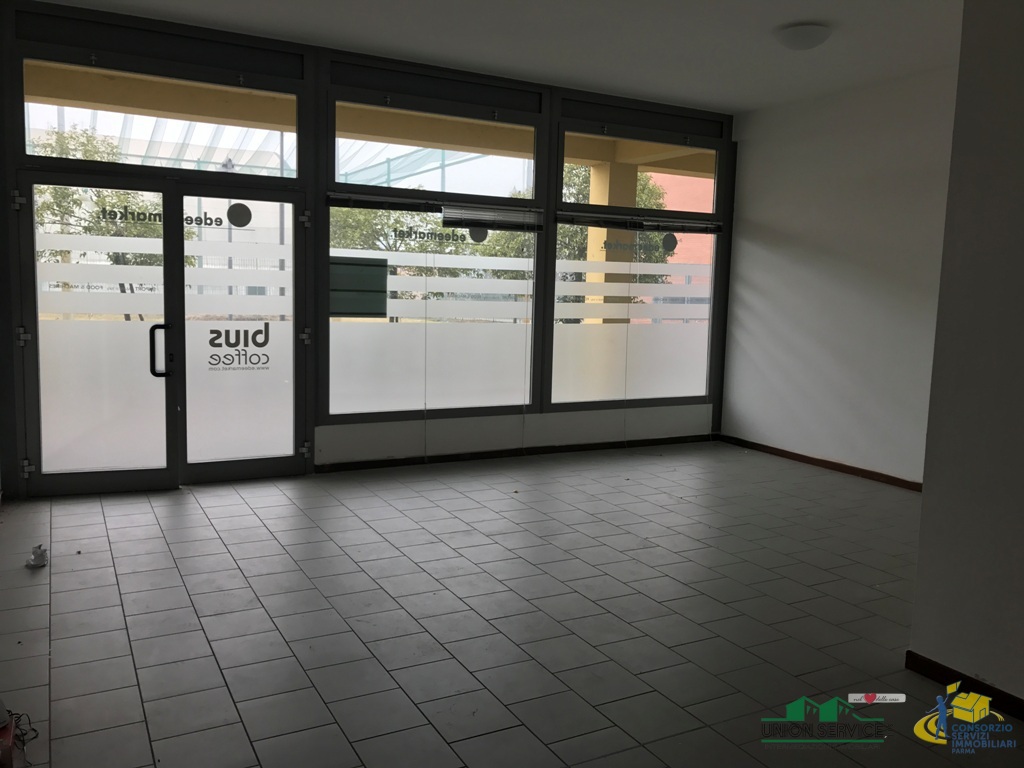 Immagine 3 di Locale commerciale in vendita  in via del giardinetto 6/d a Collecchio