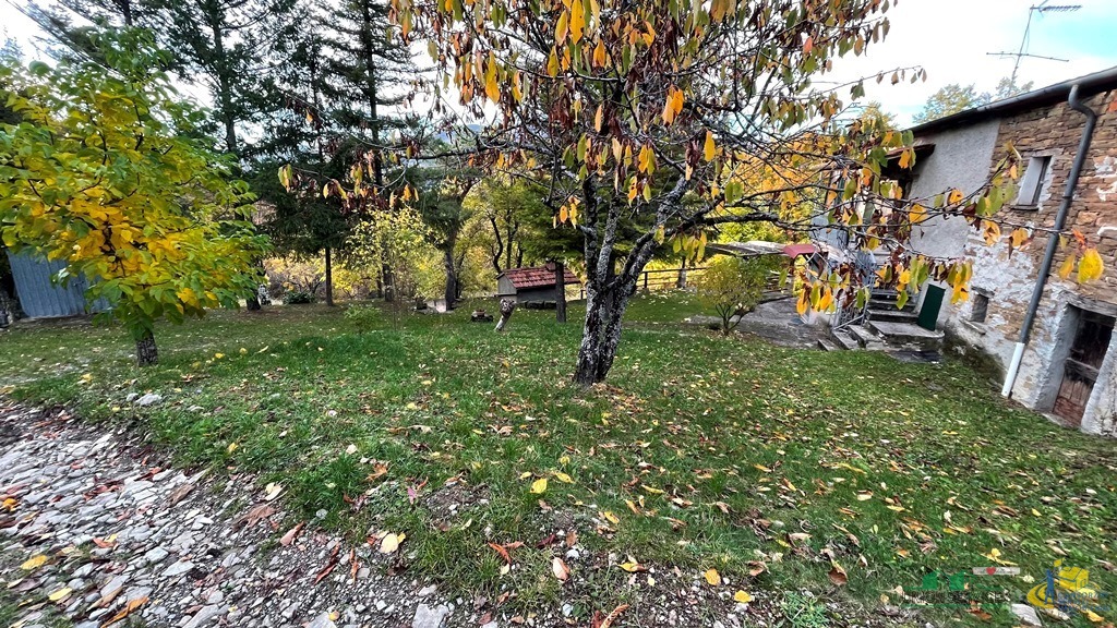 Immagine 41 di Rustico / casale in vendita  in pessola casa gasparone 81 a Varsi