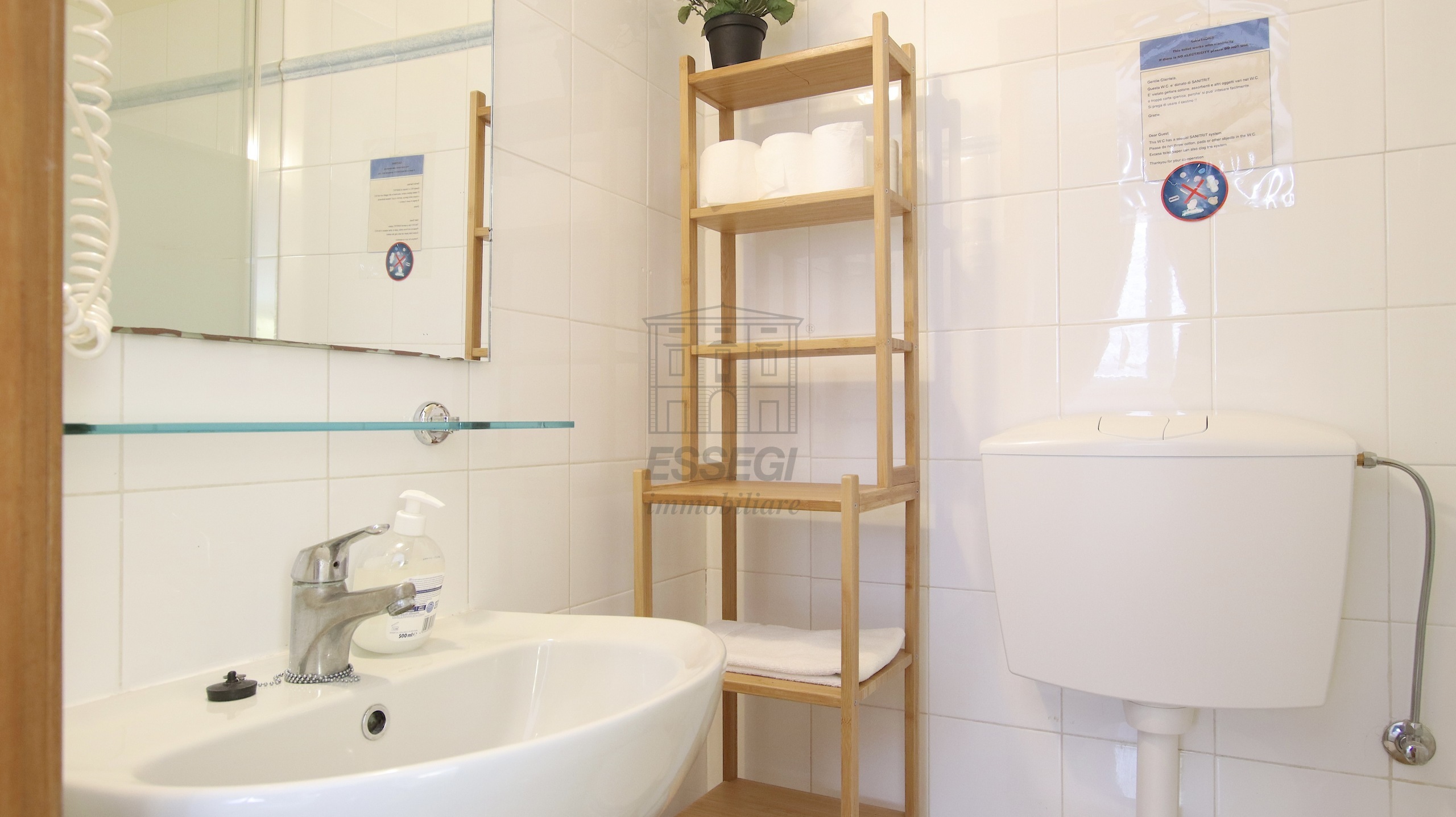 Immagine 8 di Appartamento in vendita  in Via Beccheria 35 a Lucca