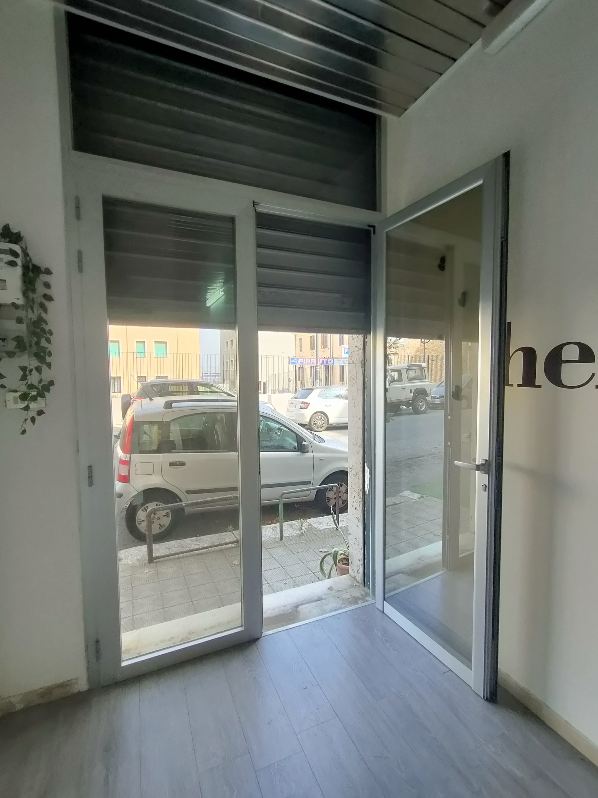 Immagine 2 di Locale commerciale in affitto  in Via Nino Bixio 41a a Reggio Di Calabria